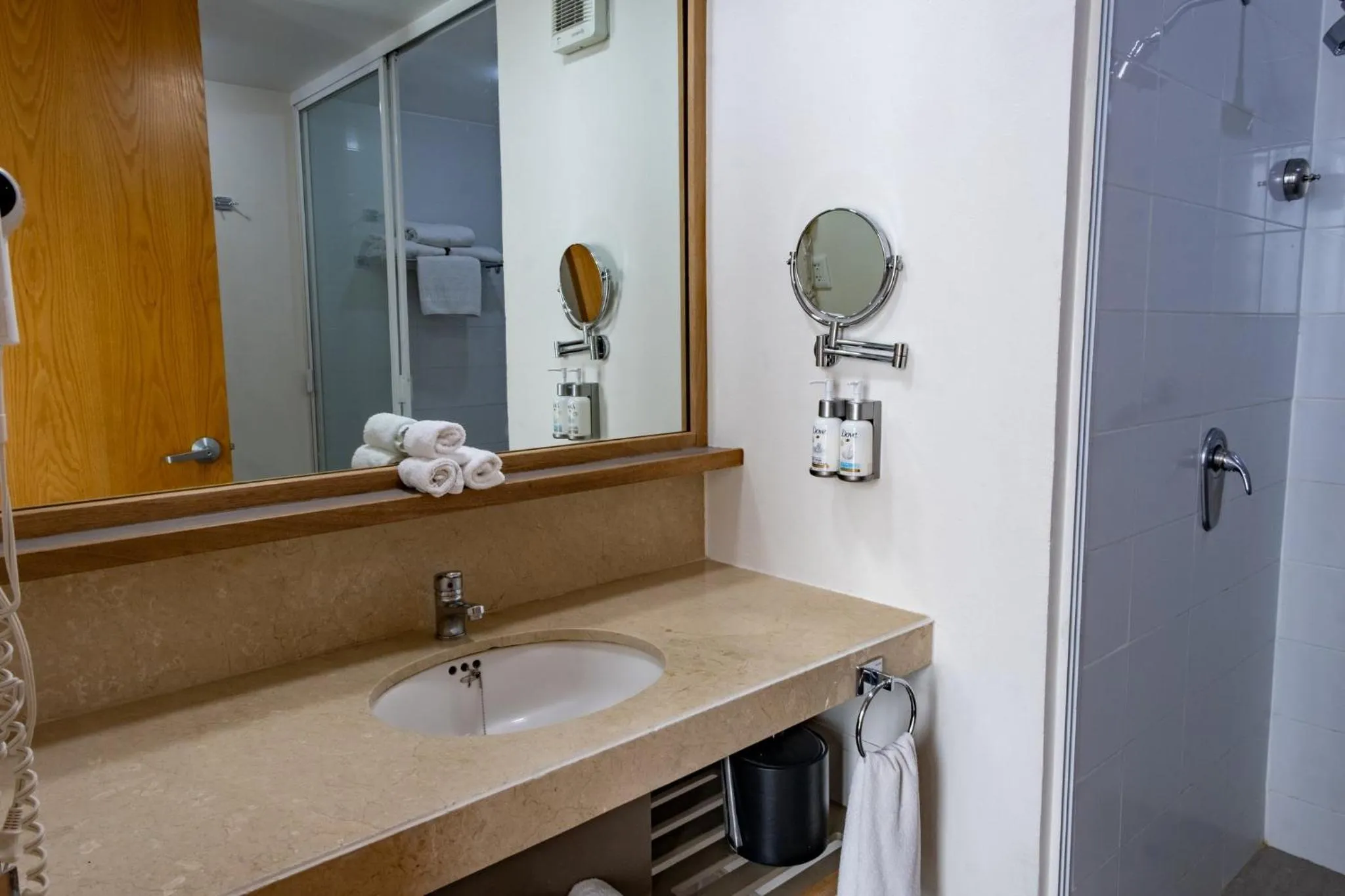 Bathroom in Holiday Inn Express Mexico Reforma by IHG