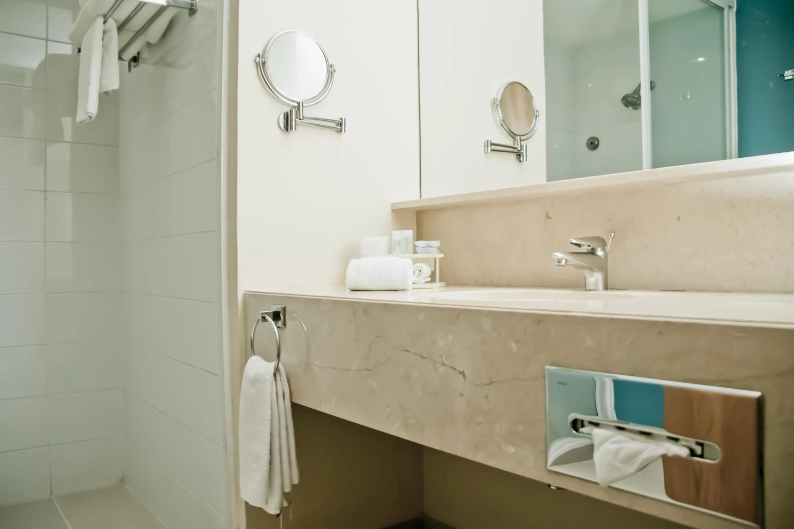 Bathroom in Holiday Inn Express Mexico Reforma by IHG