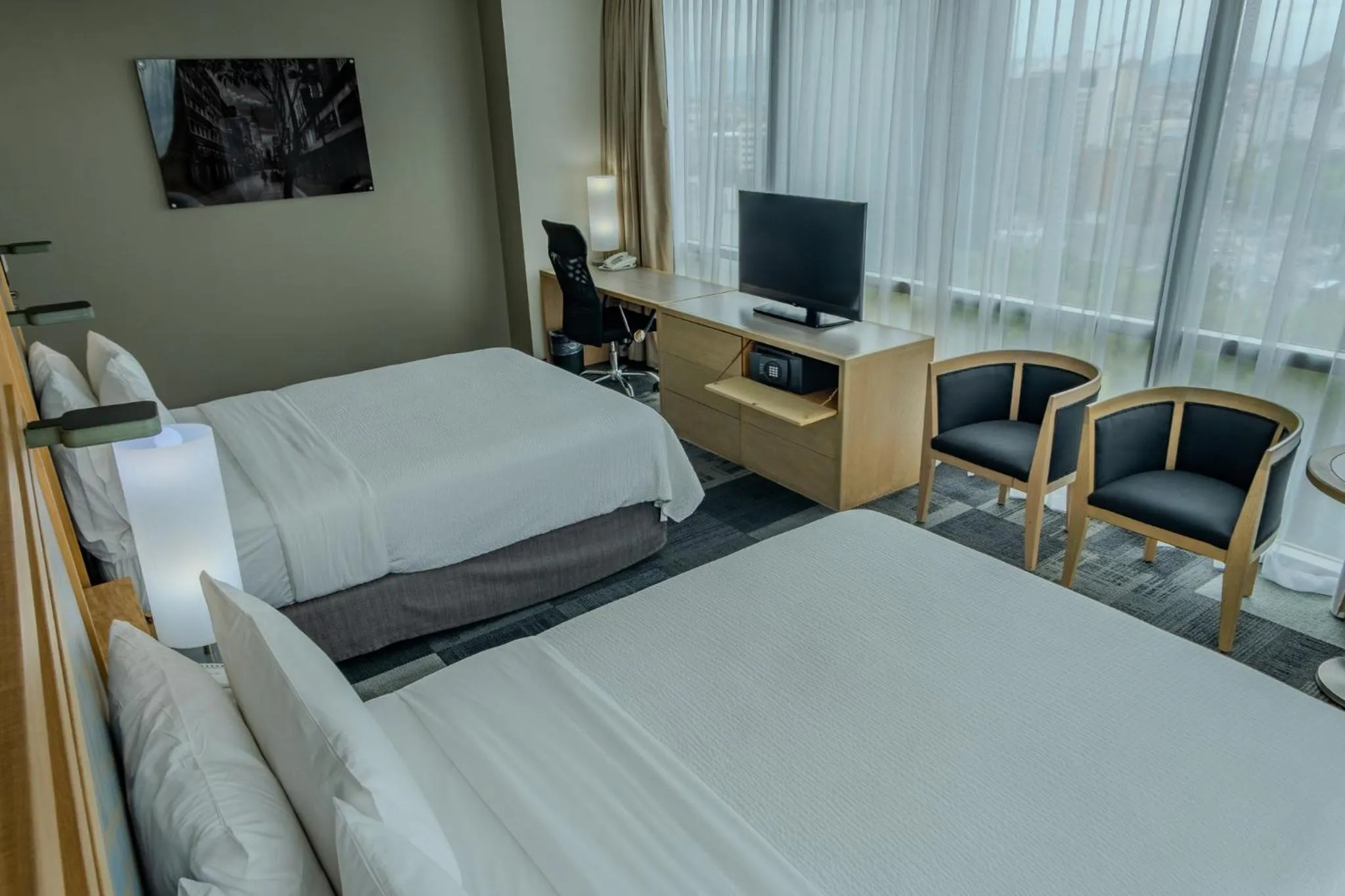 Photo of the whole room, Bed in Holiday Inn Express Mexico Reforma by IHG