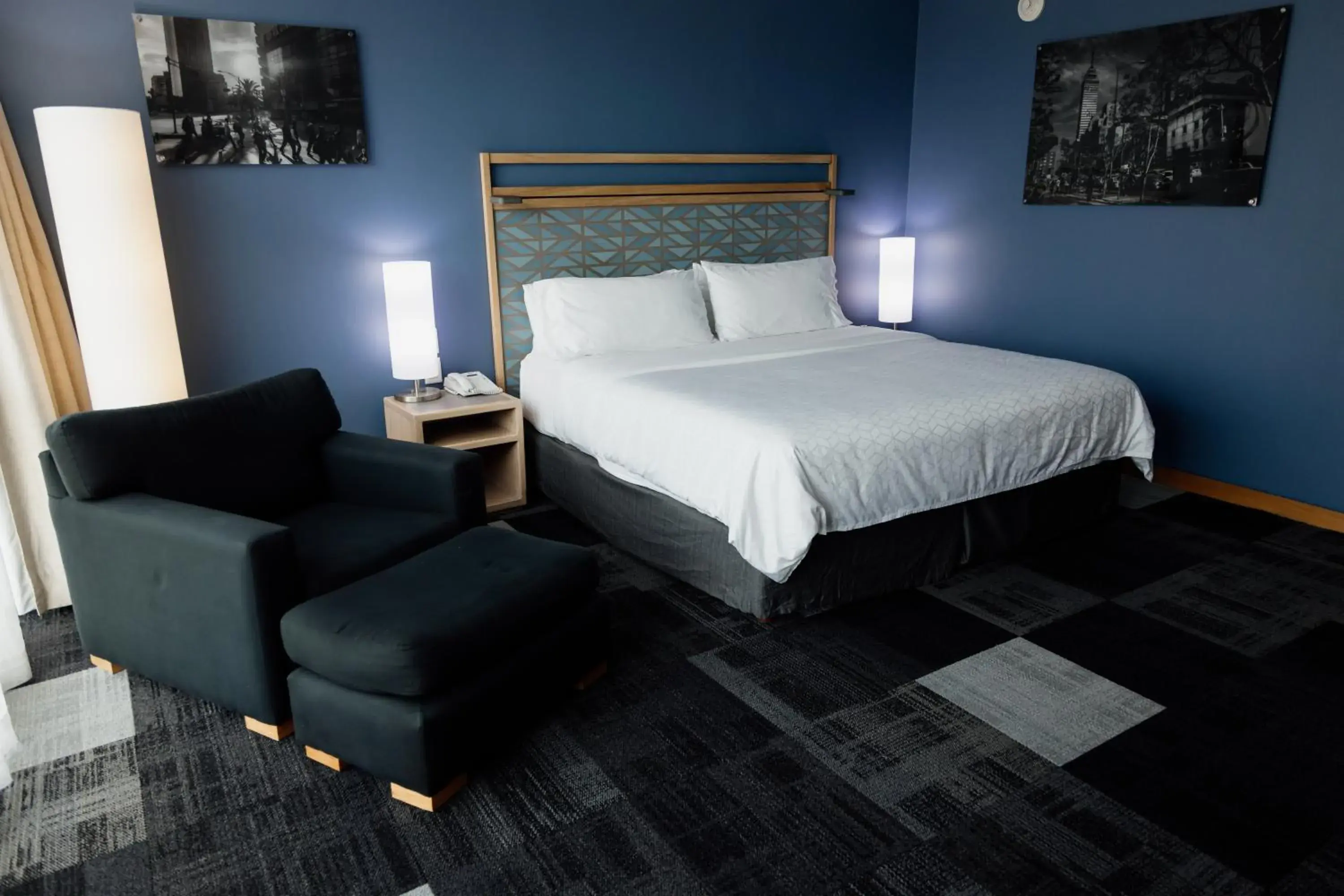 Photo of the whole room, Bed in Holiday Inn Express Mexico Reforma by IHG Photo of the whole room, Bed in Holiday Inn Express Mexico Reforma by IHG