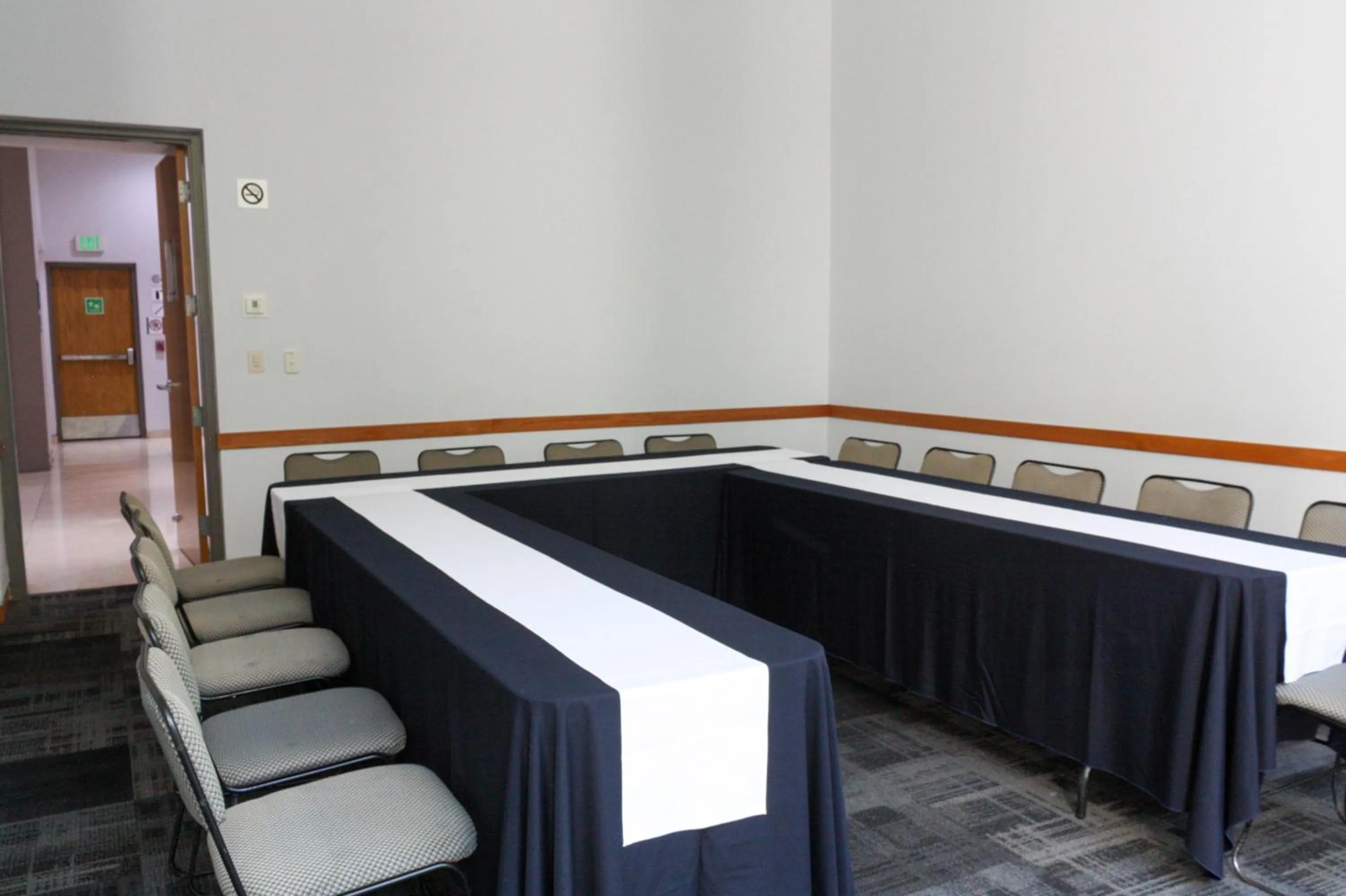 Meeting/conference room, Bed in Holiday Inn Express Mexico Reforma by IHG