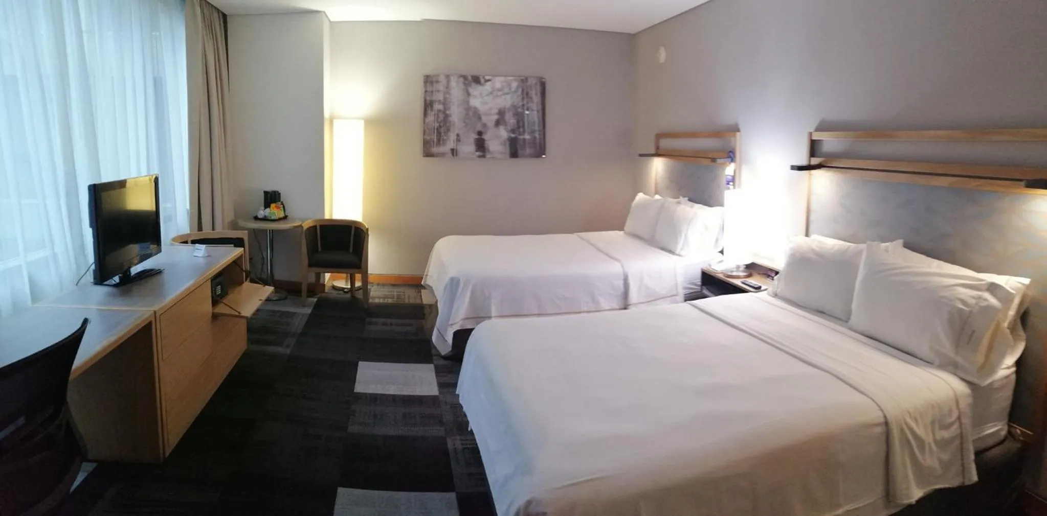 Photo of the whole room, Bed in Holiday Inn Express Mexico Reforma by IHG