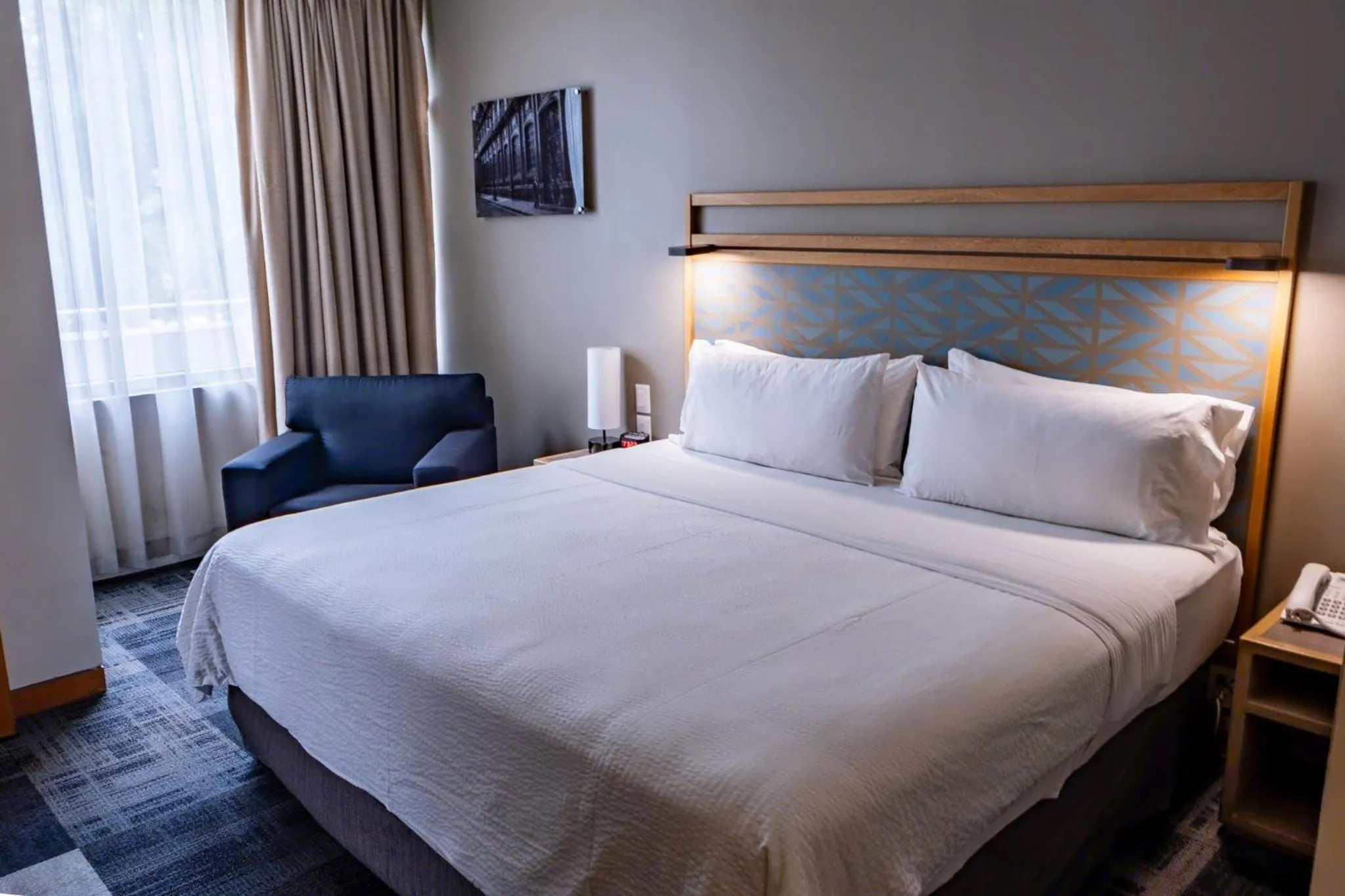 Photo of the whole room, Bed in Holiday Inn Express Mexico Reforma by IHG