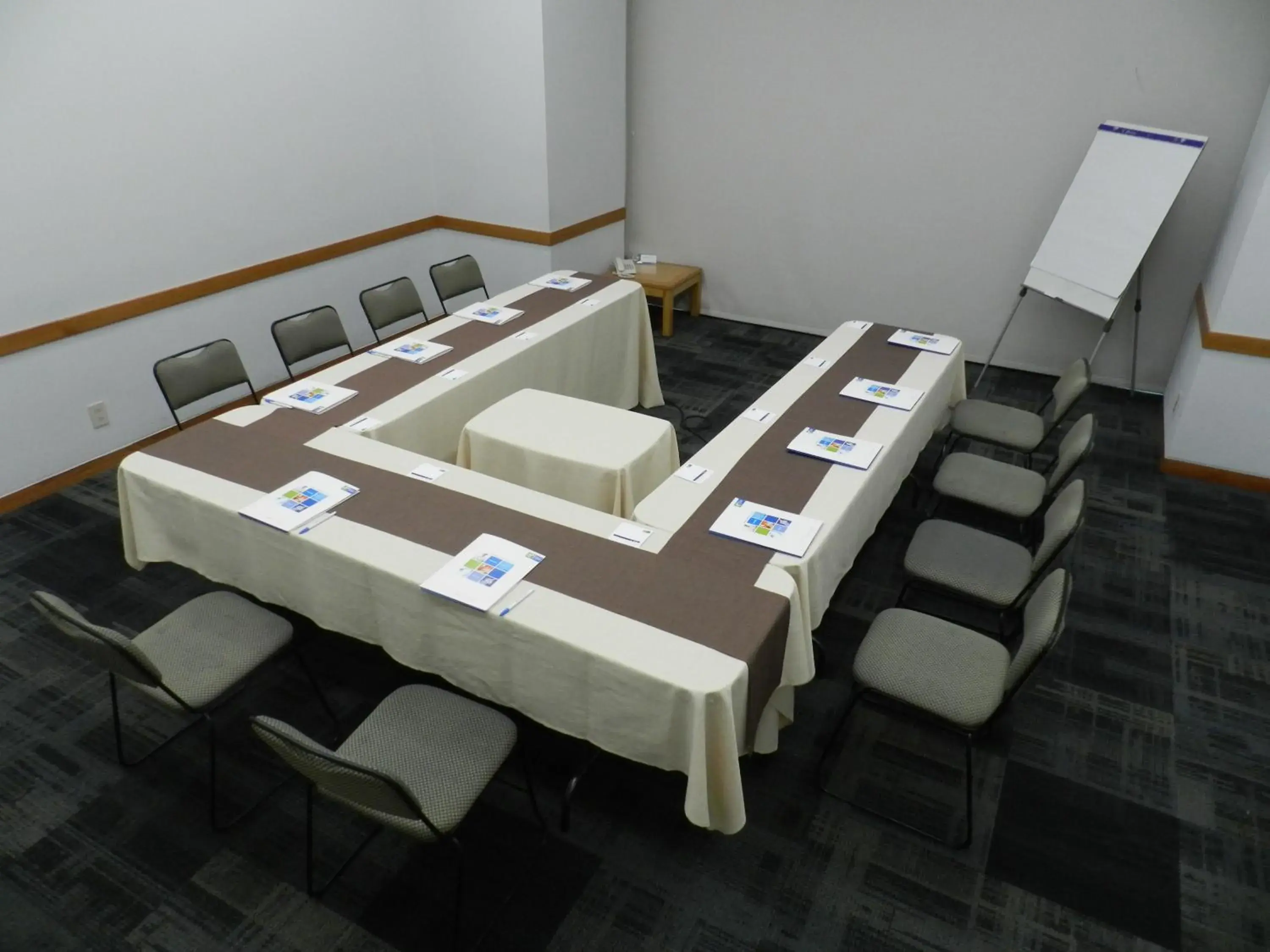 Lounge or bar in Holiday Inn Express Mexico Reforma by IHG Lounge or bar in Holiday Inn Express Mexico Reforma by IHG