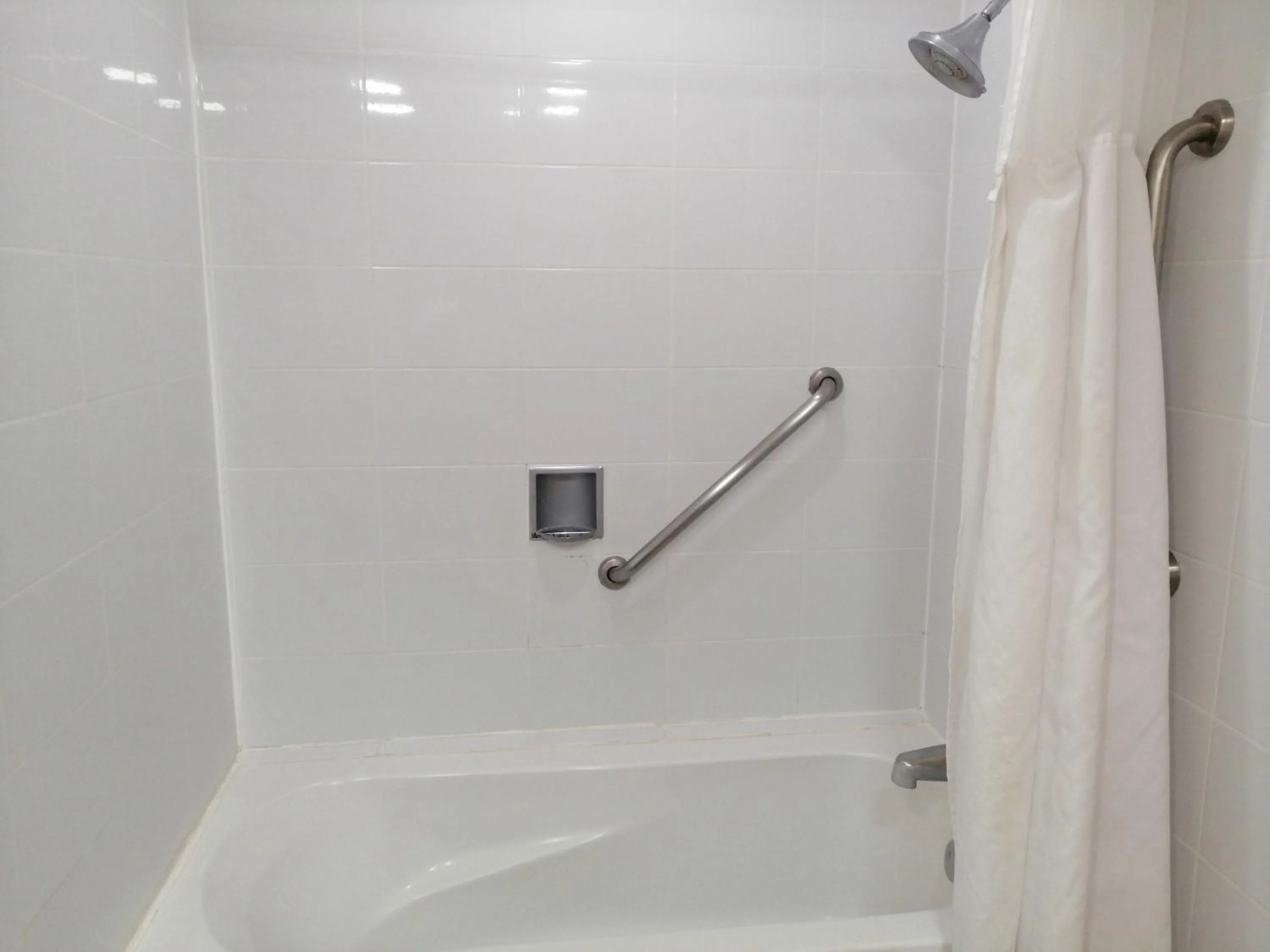 Shower in Holiday Inn Express Mexico Reforma by IHG
