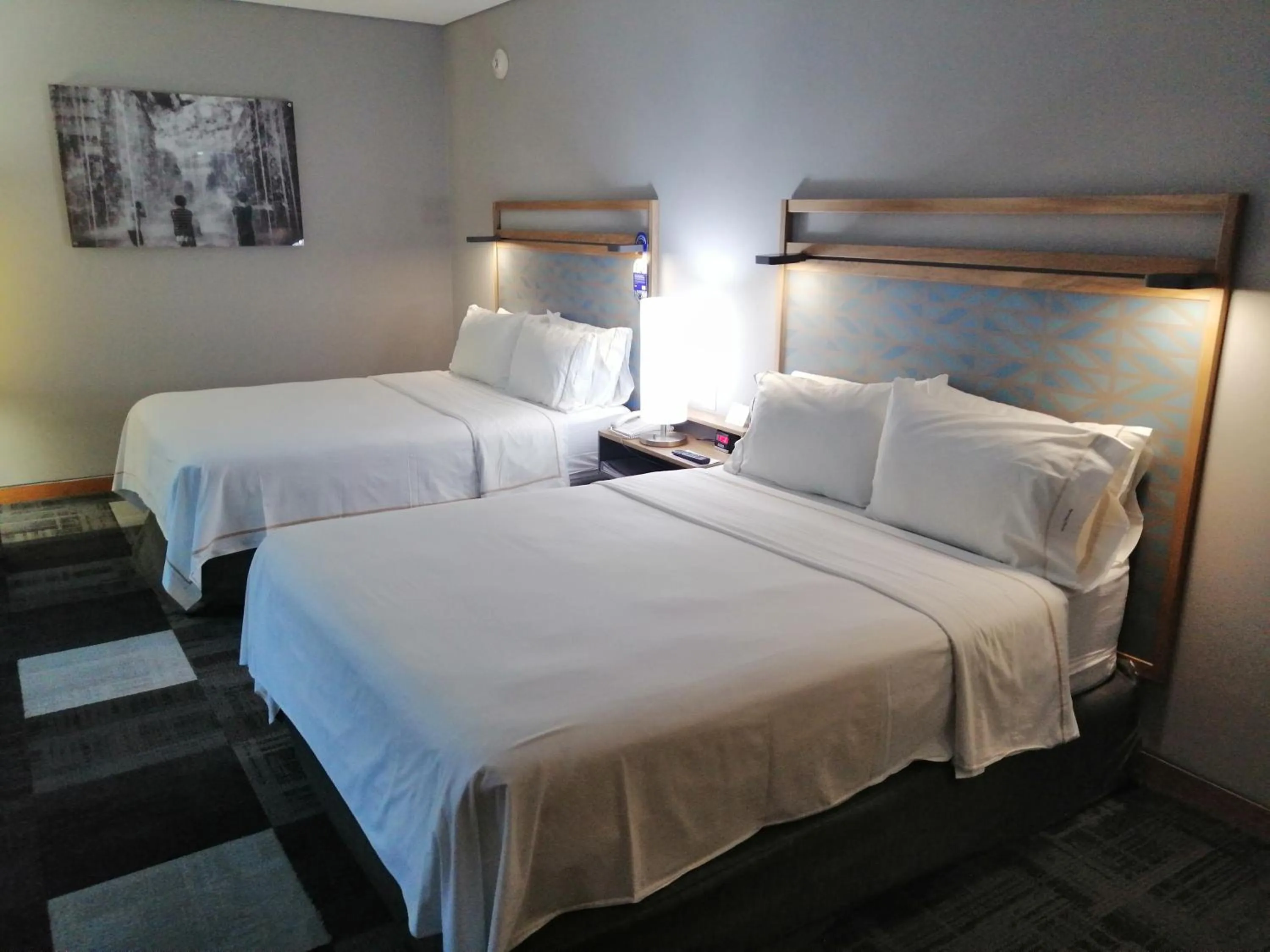 Bed in Holiday Inn Express Mexico Reforma by IHG