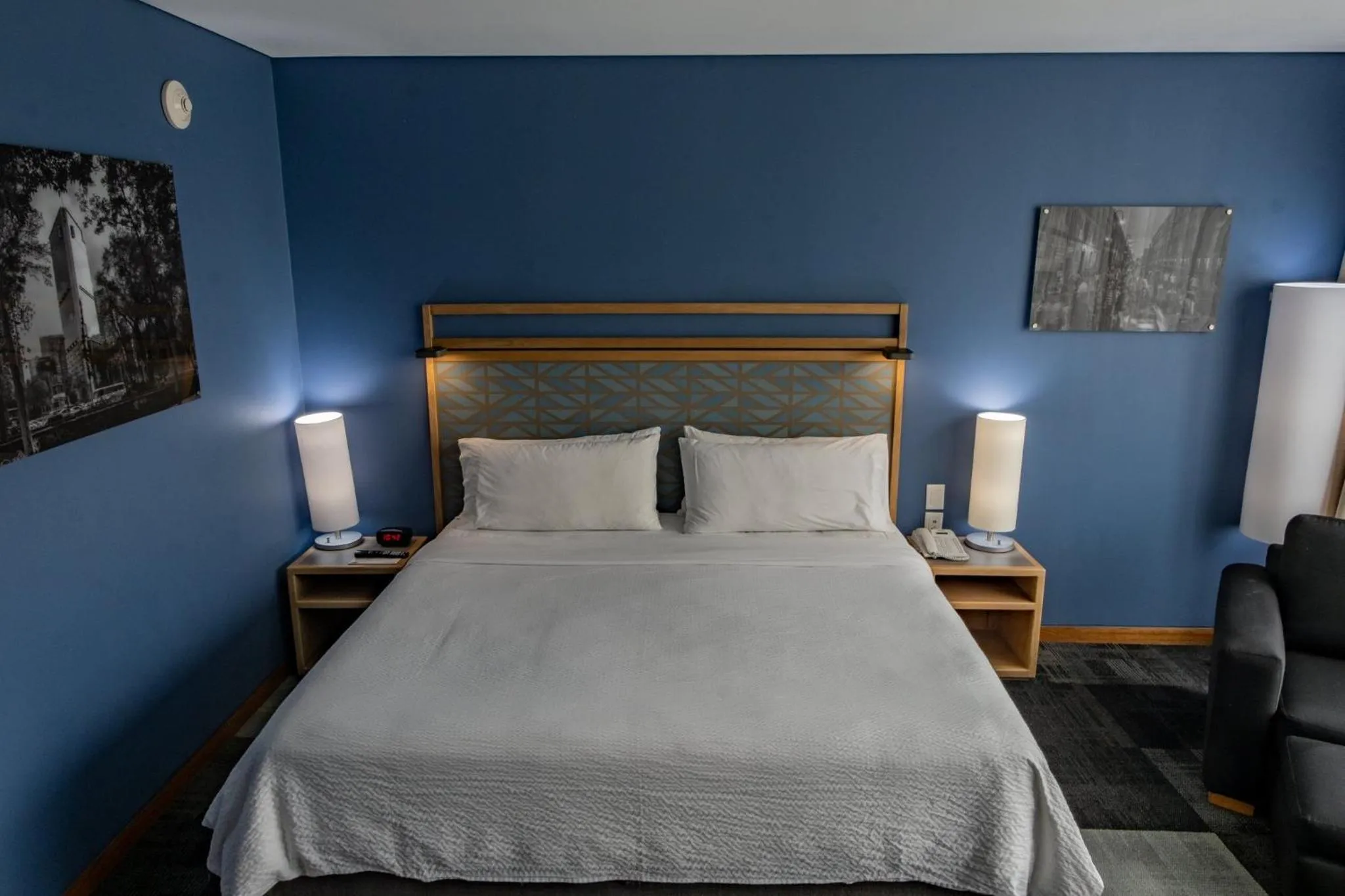 Photo of the whole room, Bed in Holiday Inn Express Mexico Reforma by IHG