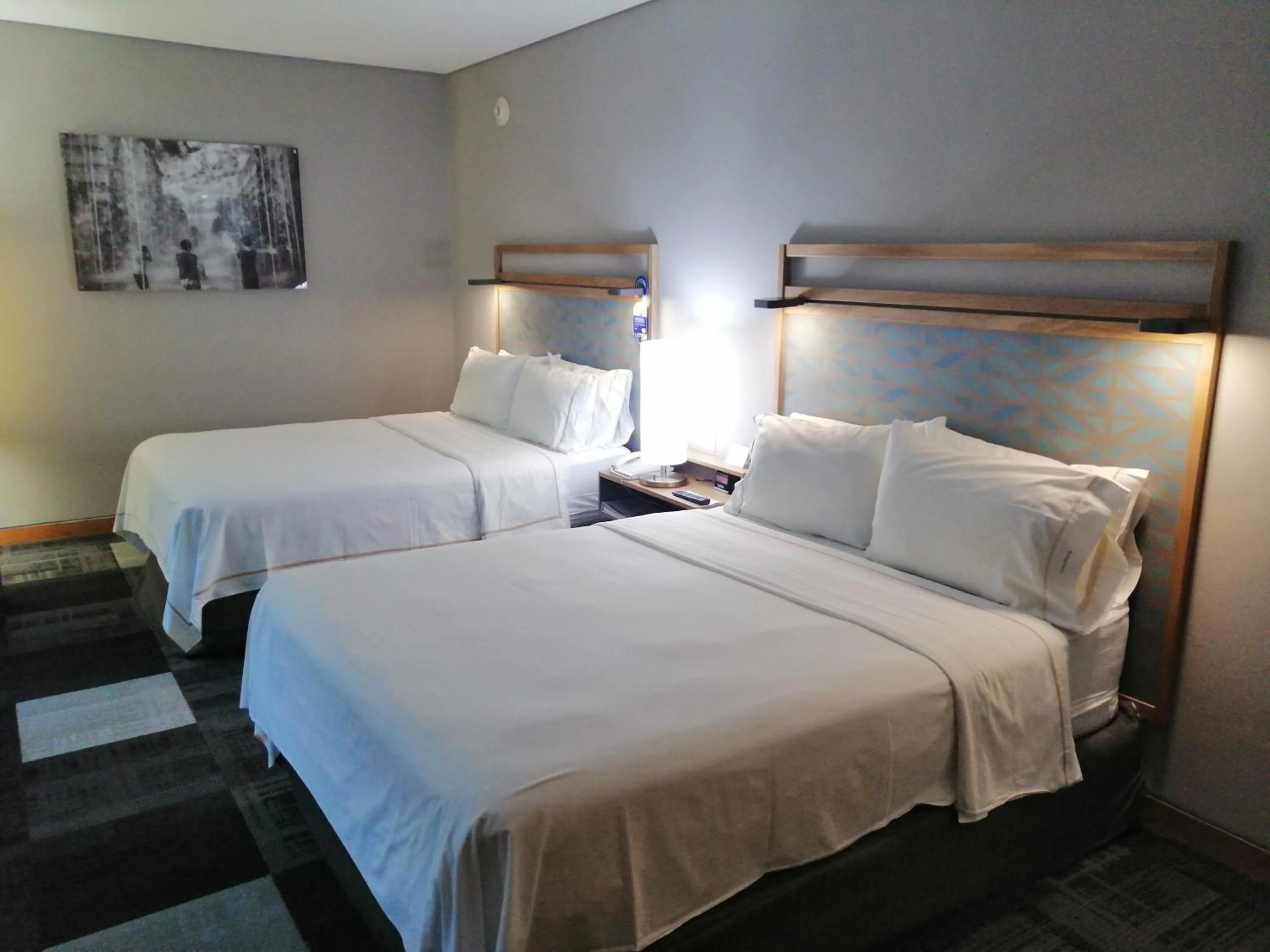 Photo of the whole room, Bed in Holiday Inn Express Mexico Reforma by IHG