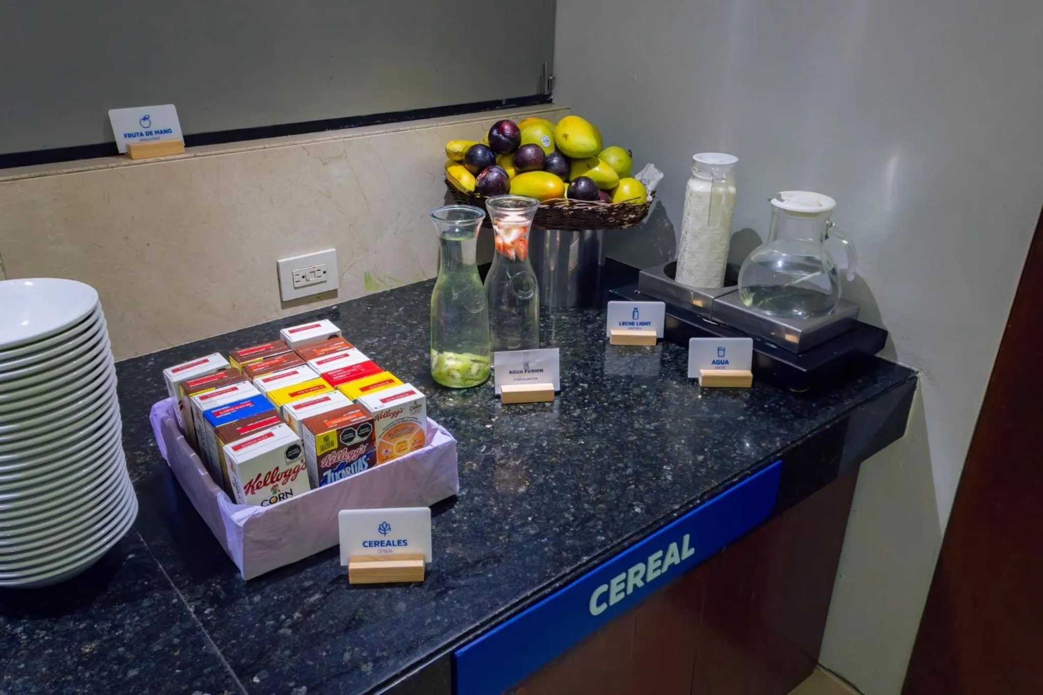 Breakfast in Holiday Inn Express Mexico Reforma by IHG