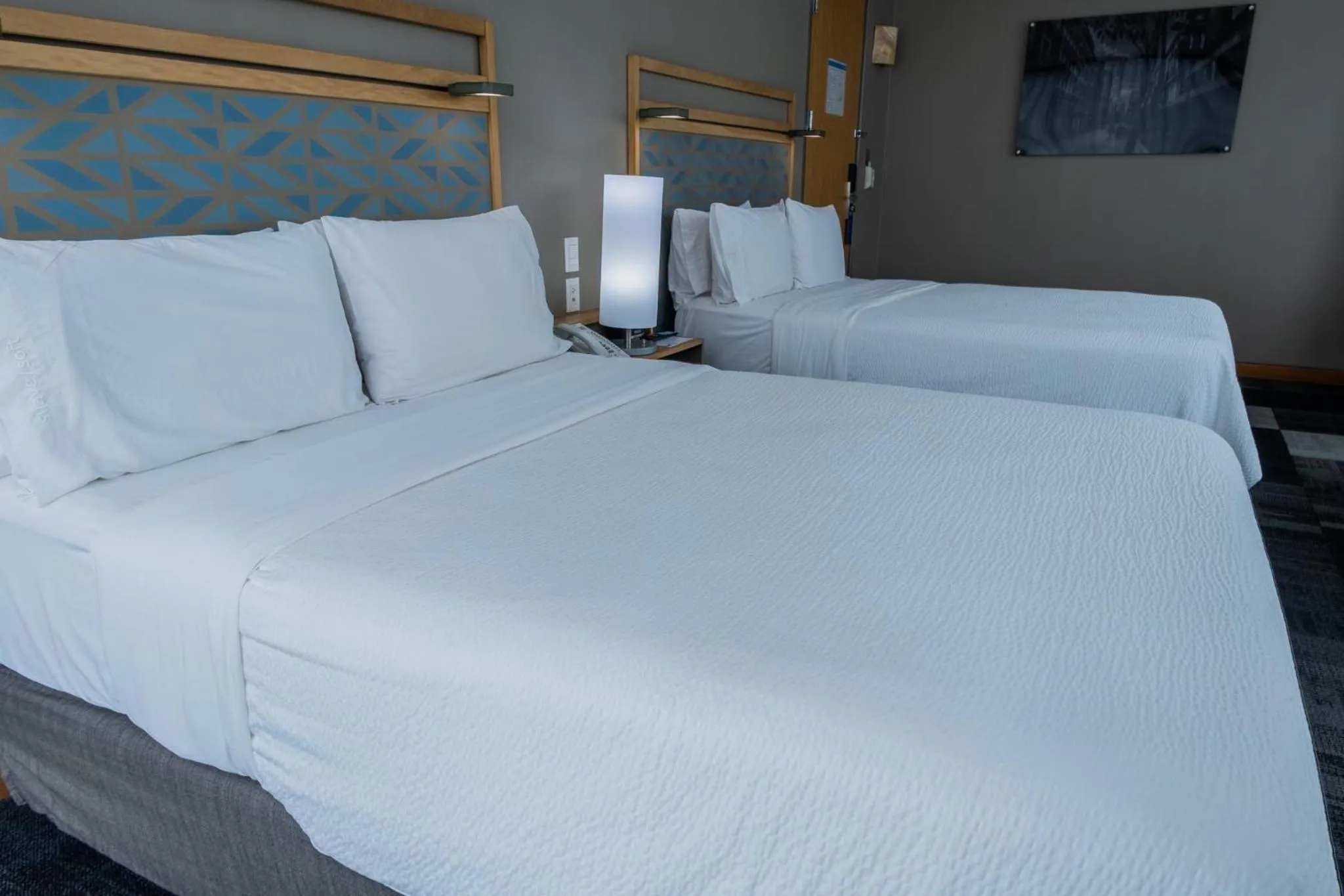 Photo of the whole room, Bed in Holiday Inn Express Mexico Reforma by IHG