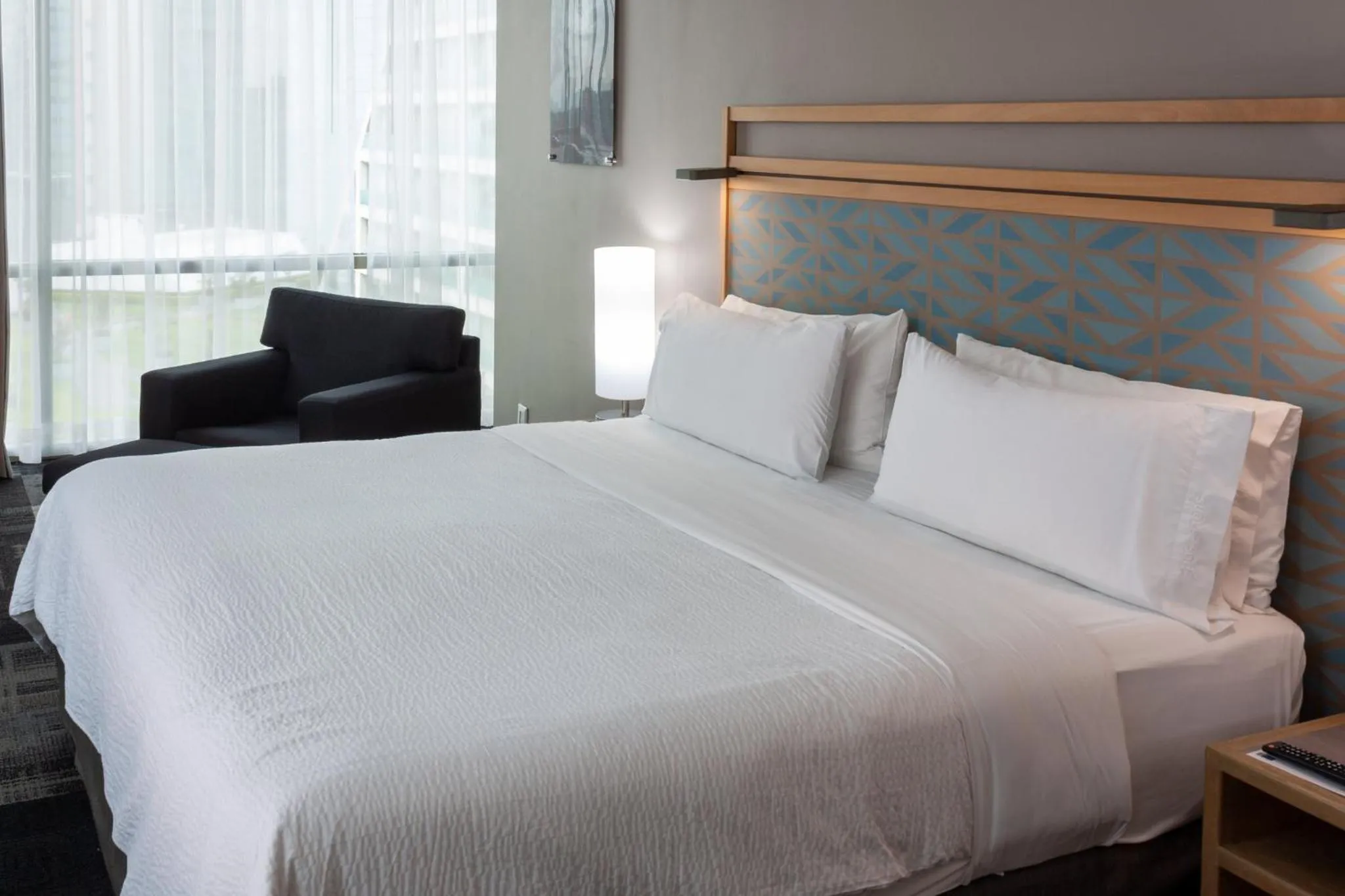 Photo of the whole room, Bed in Holiday Inn Express Mexico Reforma by IHG