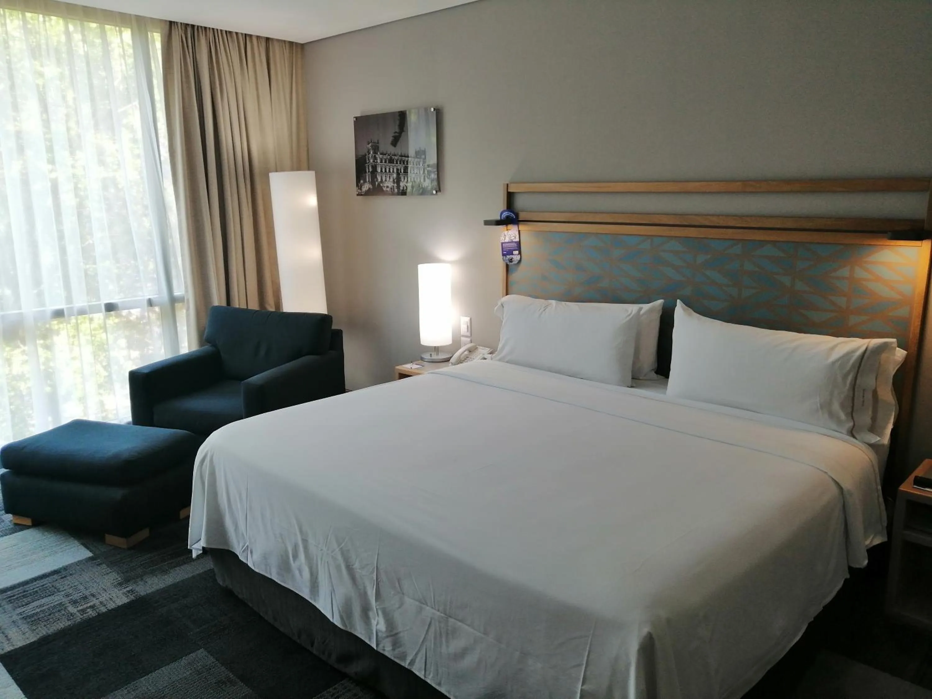 Photo of the whole room, Bed in Holiday Inn Express Mexico Reforma by IHG