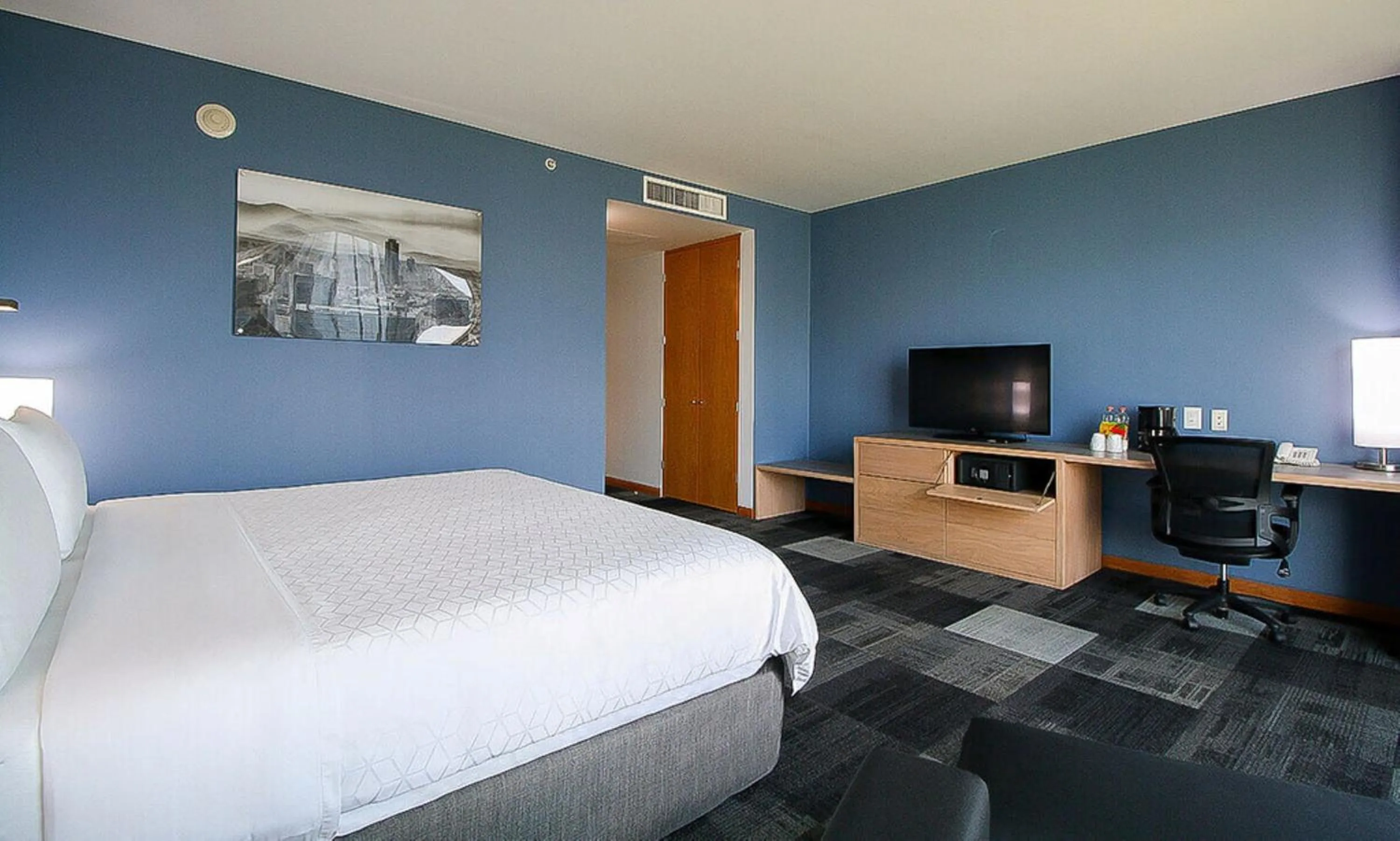 Photo of the whole room, Bed in Holiday Inn Express Mexico Reforma by IHG