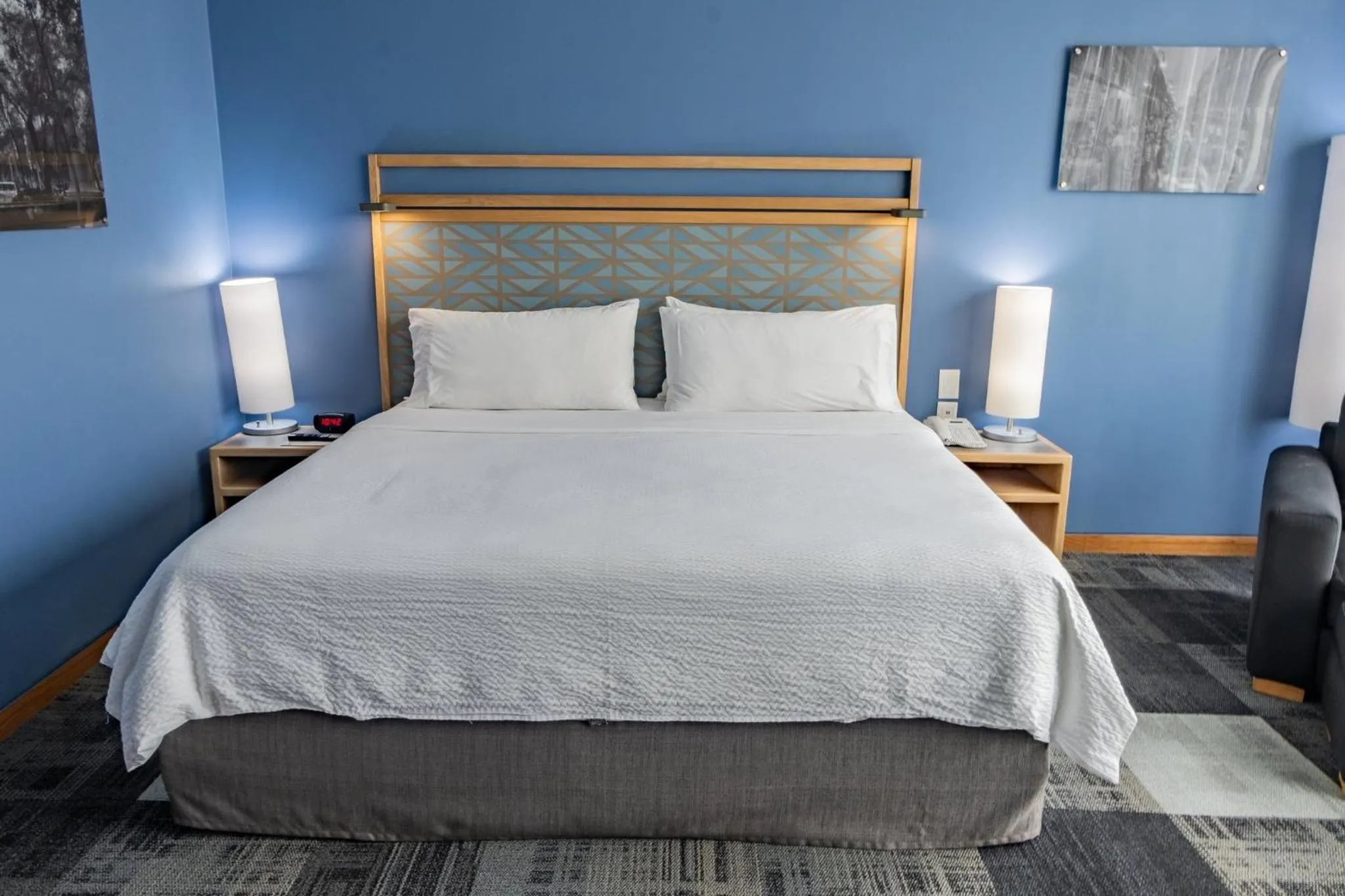 Photo of the whole room, Bed in Holiday Inn Express Mexico Reforma by IHG