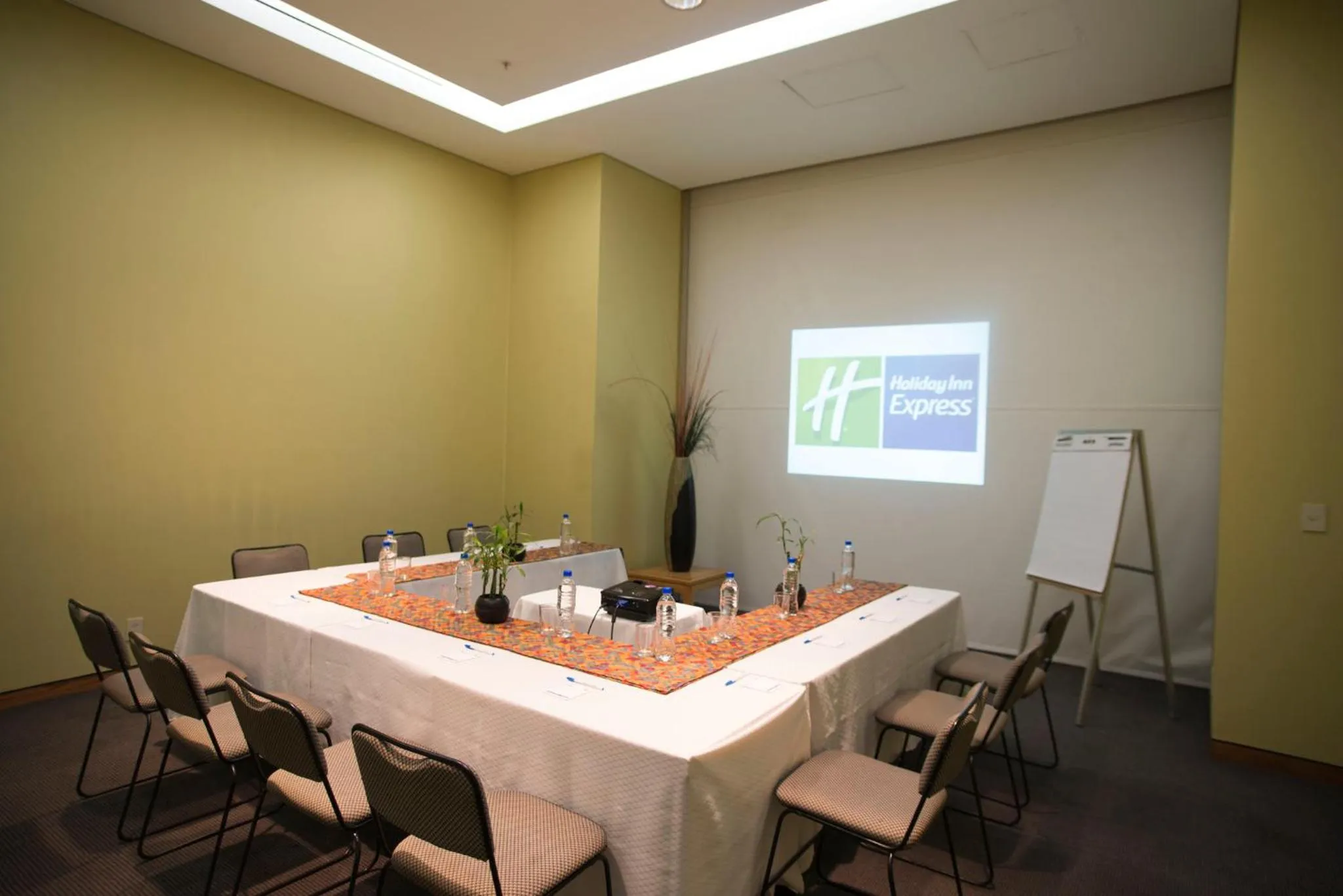 Meeting/conference room in Holiday Inn Express Mexico Reforma by IHG