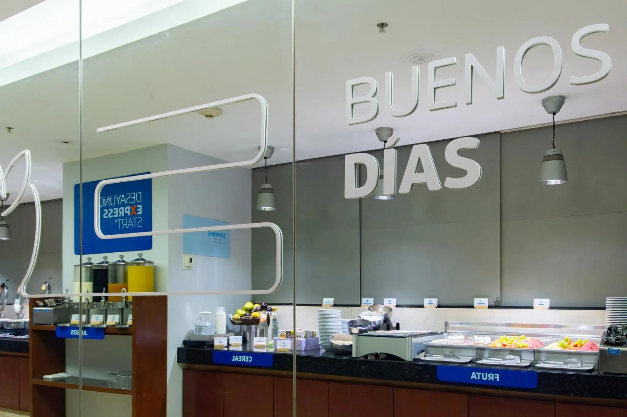 Restaurant/places to eat in Holiday Inn Express Mexico Reforma by IHG