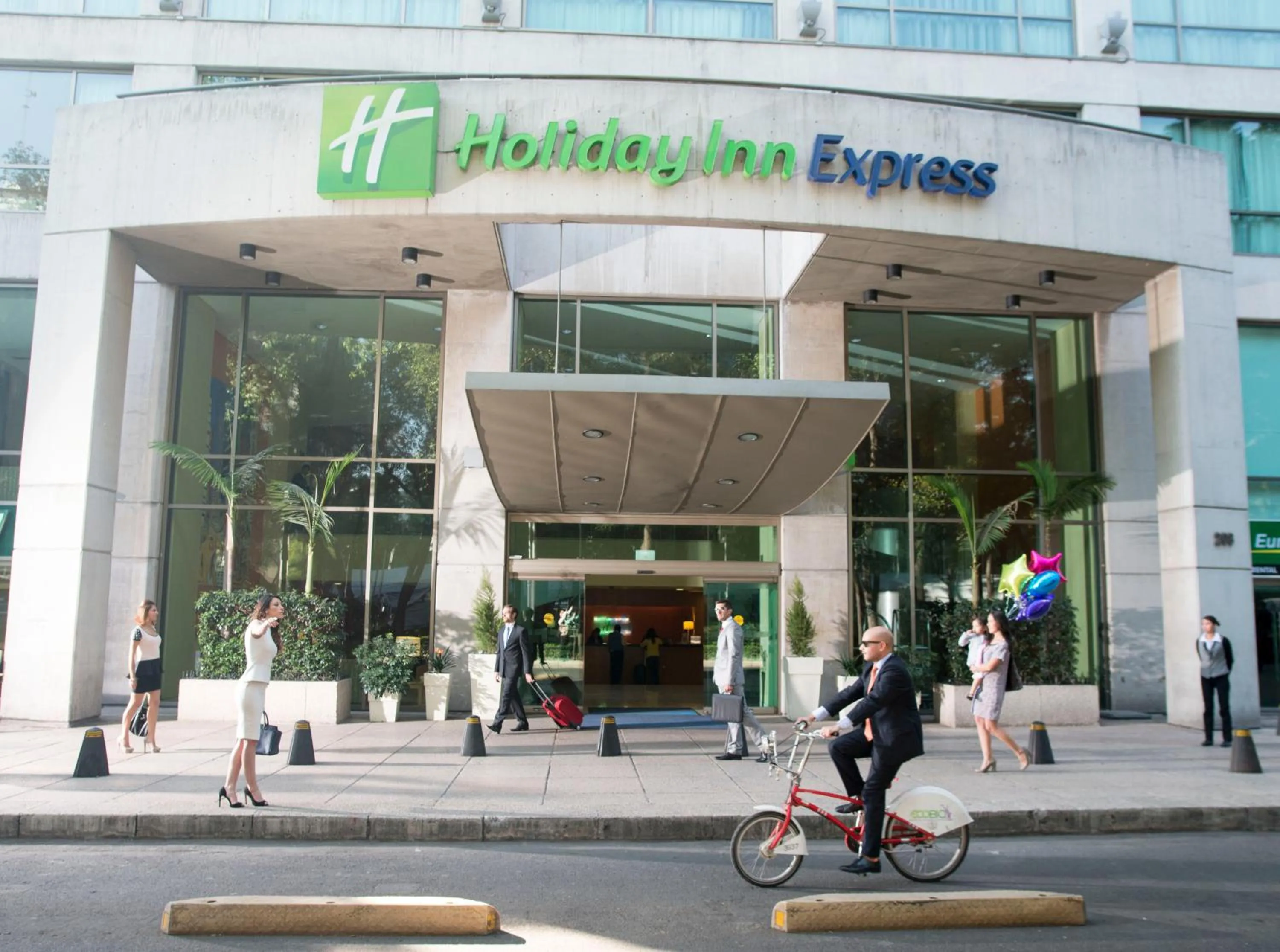 Property building in Holiday Inn Express Mexico Reforma by IHG