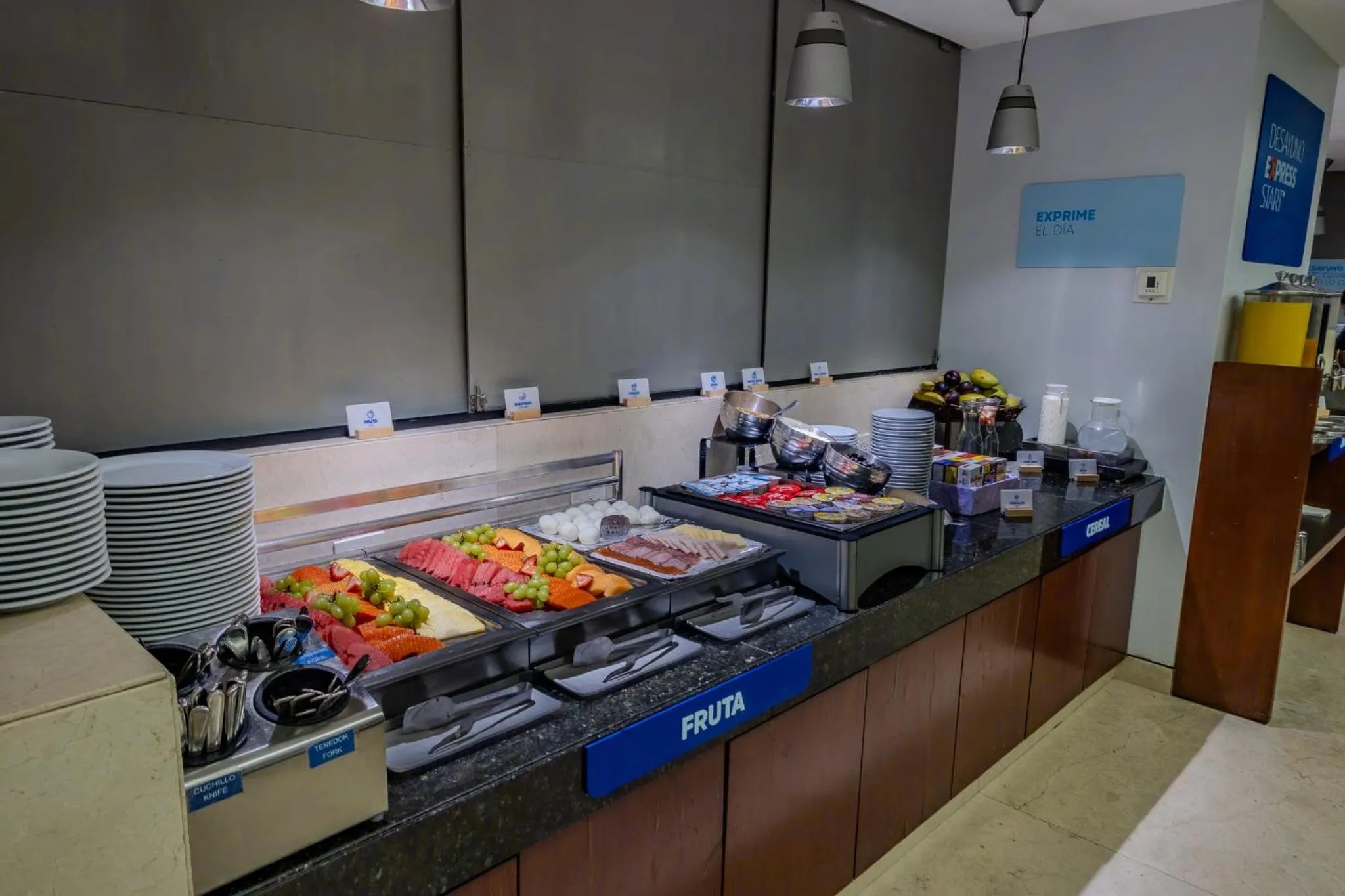 Breakfast in Holiday Inn Express Mexico Reforma by IHG