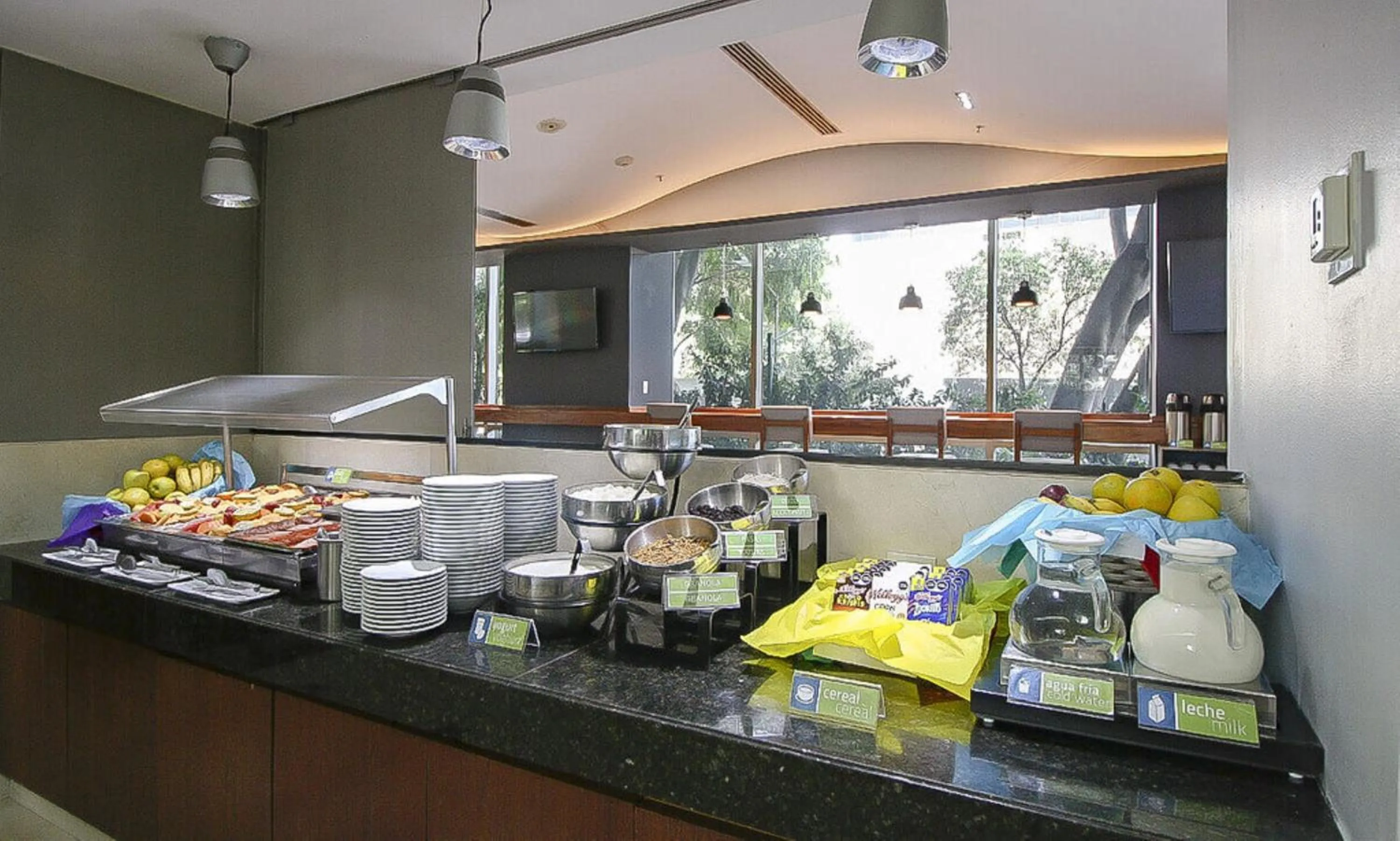 Breakfast in Holiday Inn Express Mexico Reforma by IHG