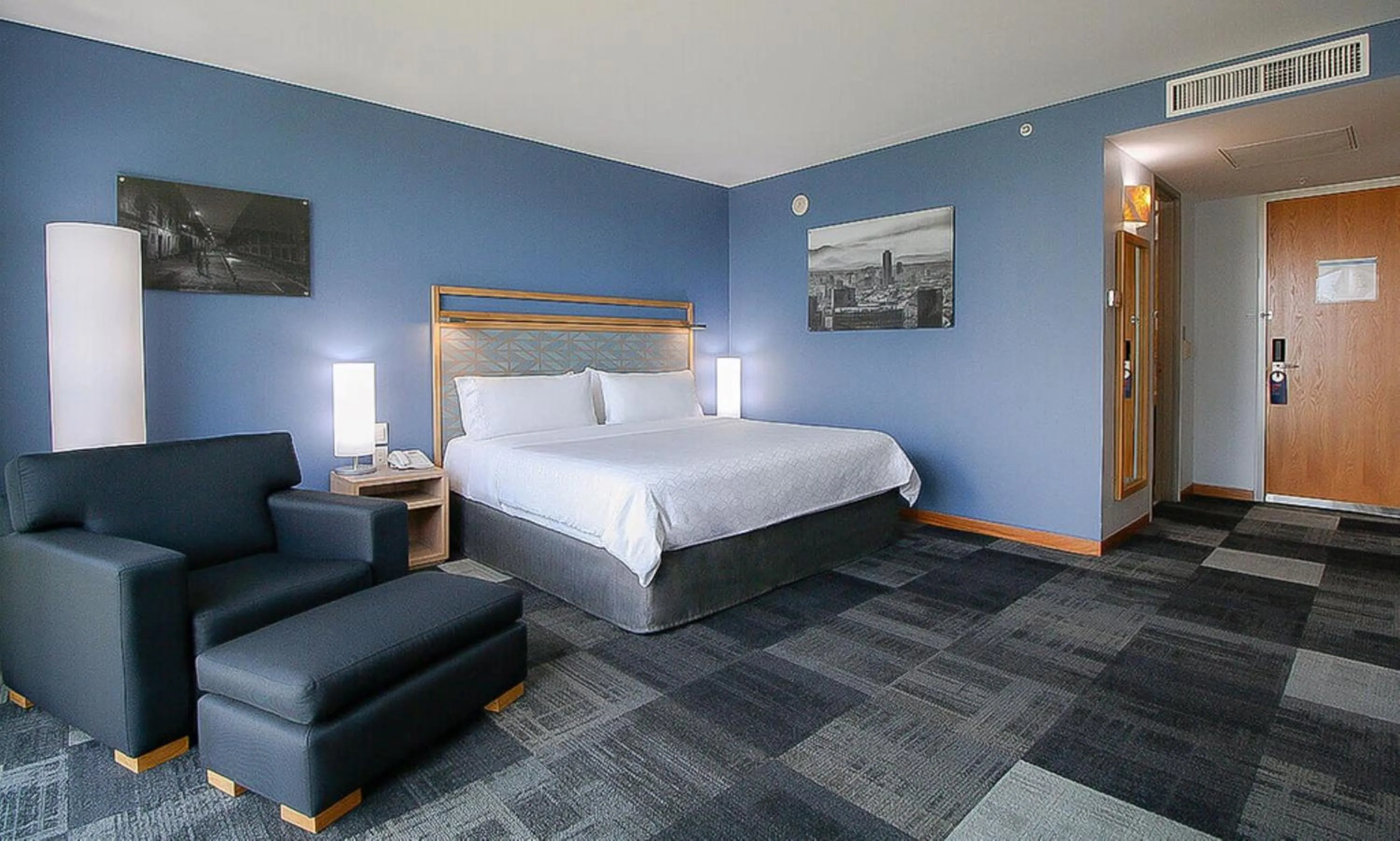 Photo of the whole room, Bed in Holiday Inn Express Mexico Reforma by IHG