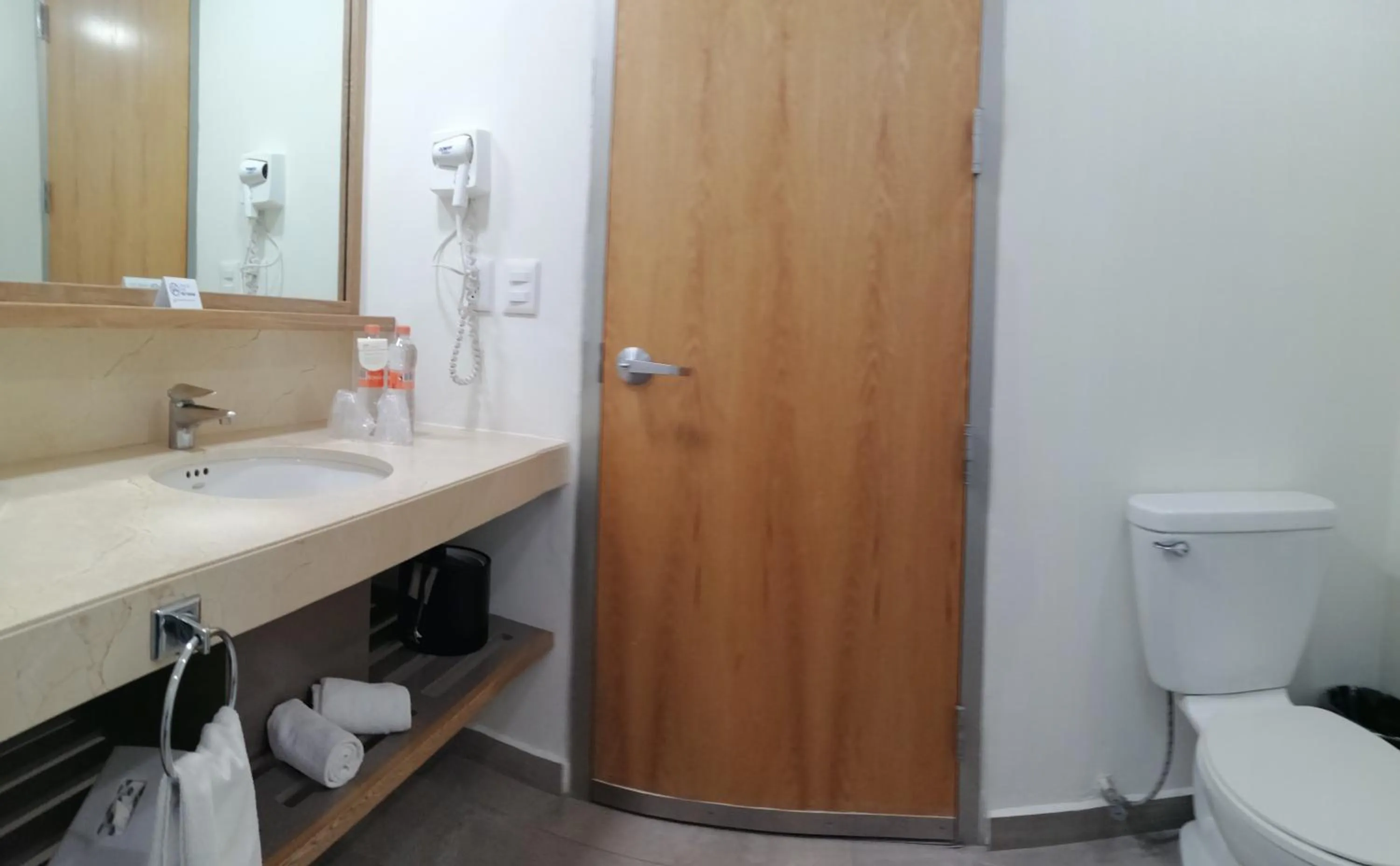 Bathroom in Holiday Inn Express Mexico Reforma by IHG