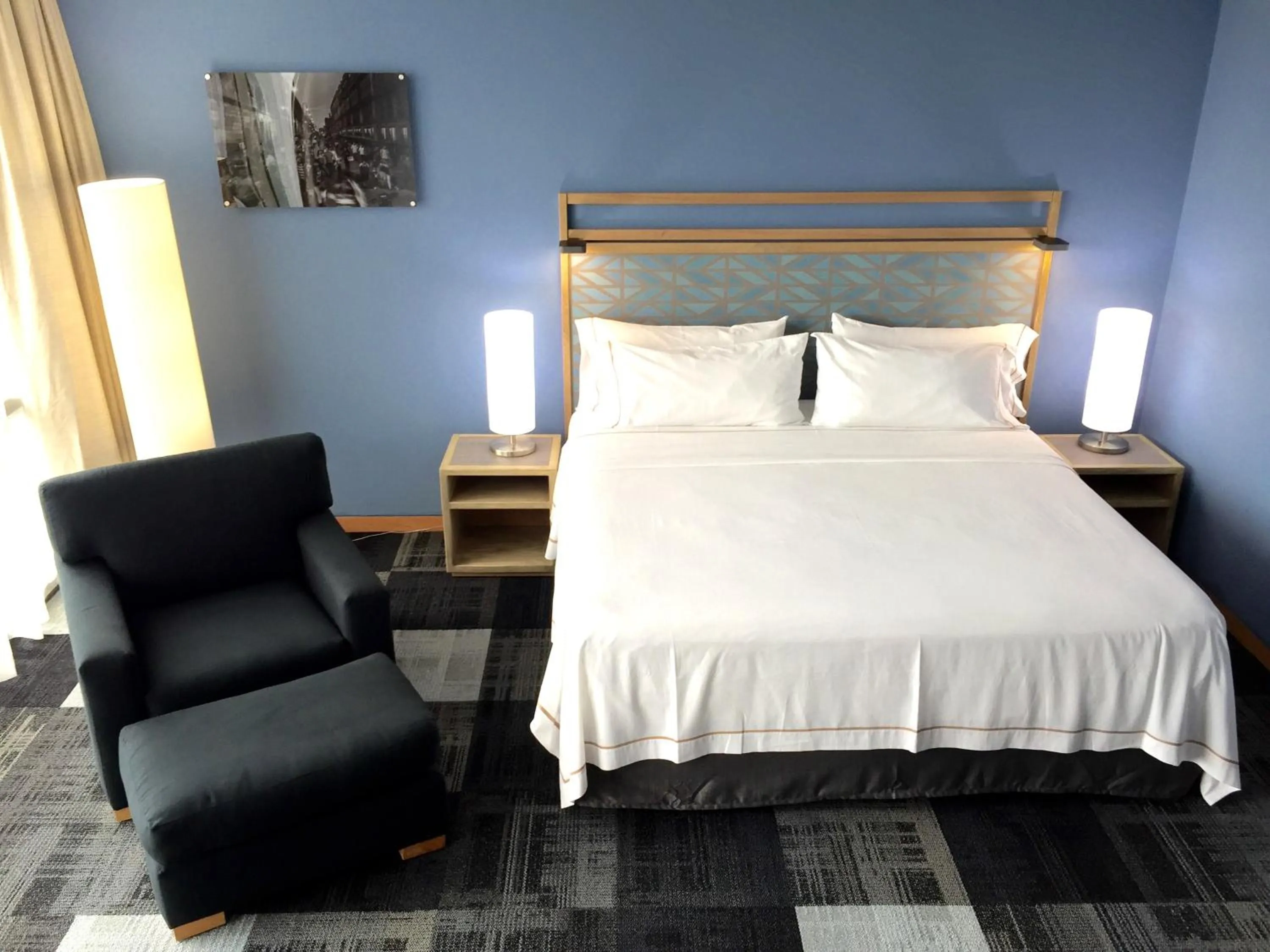 Photo of the whole room, Bed in Holiday Inn Express Mexico Reforma by IHG