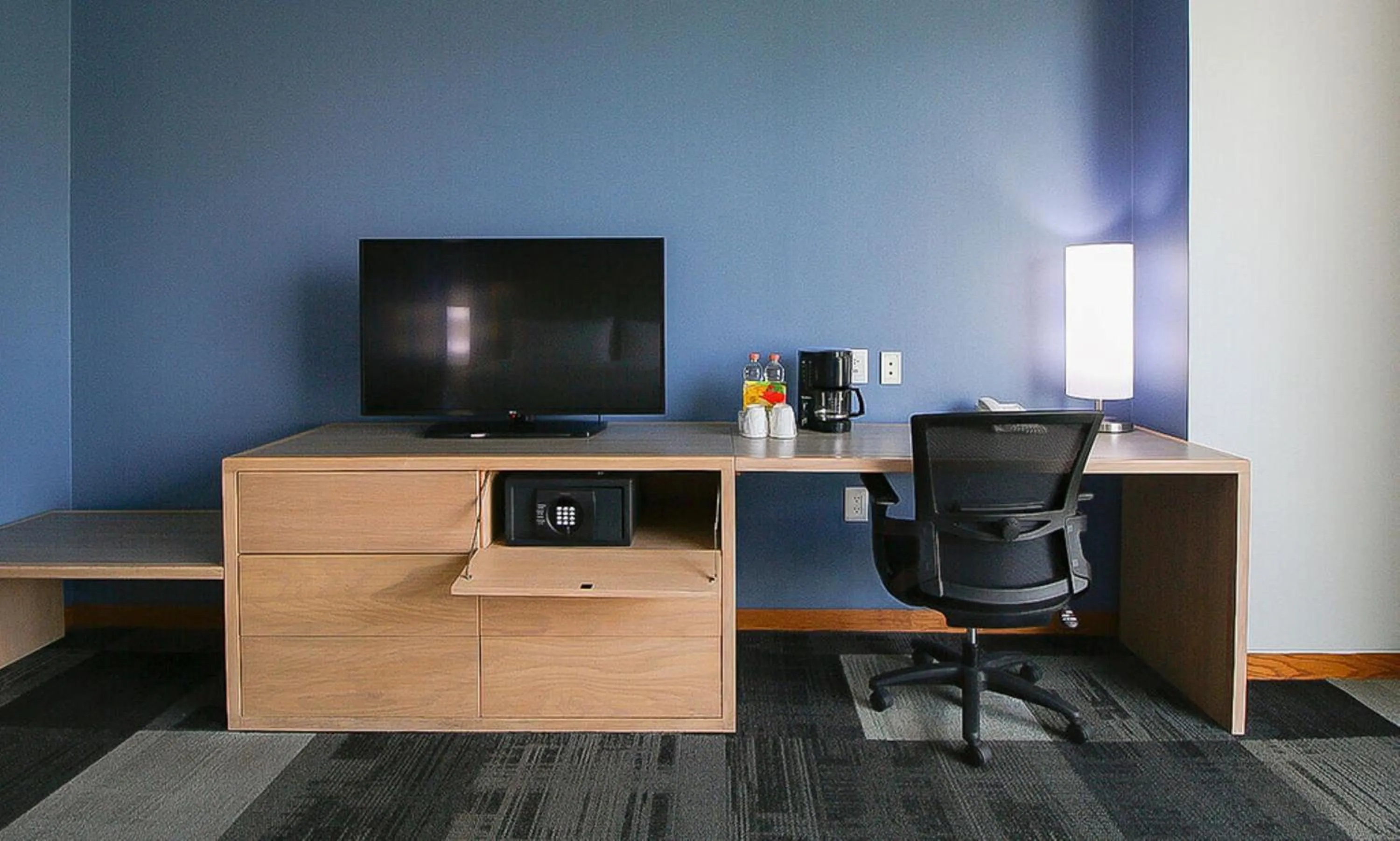 Photo of the whole room in Holiday Inn Express Mexico Reforma by IHG