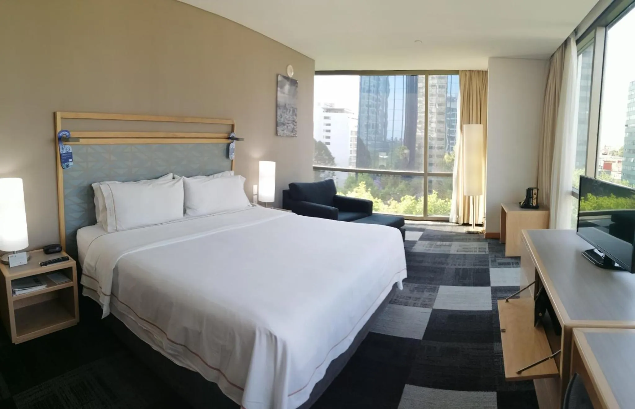 Photo of the whole room, Bed in Holiday Inn Express Mexico Reforma by IHG