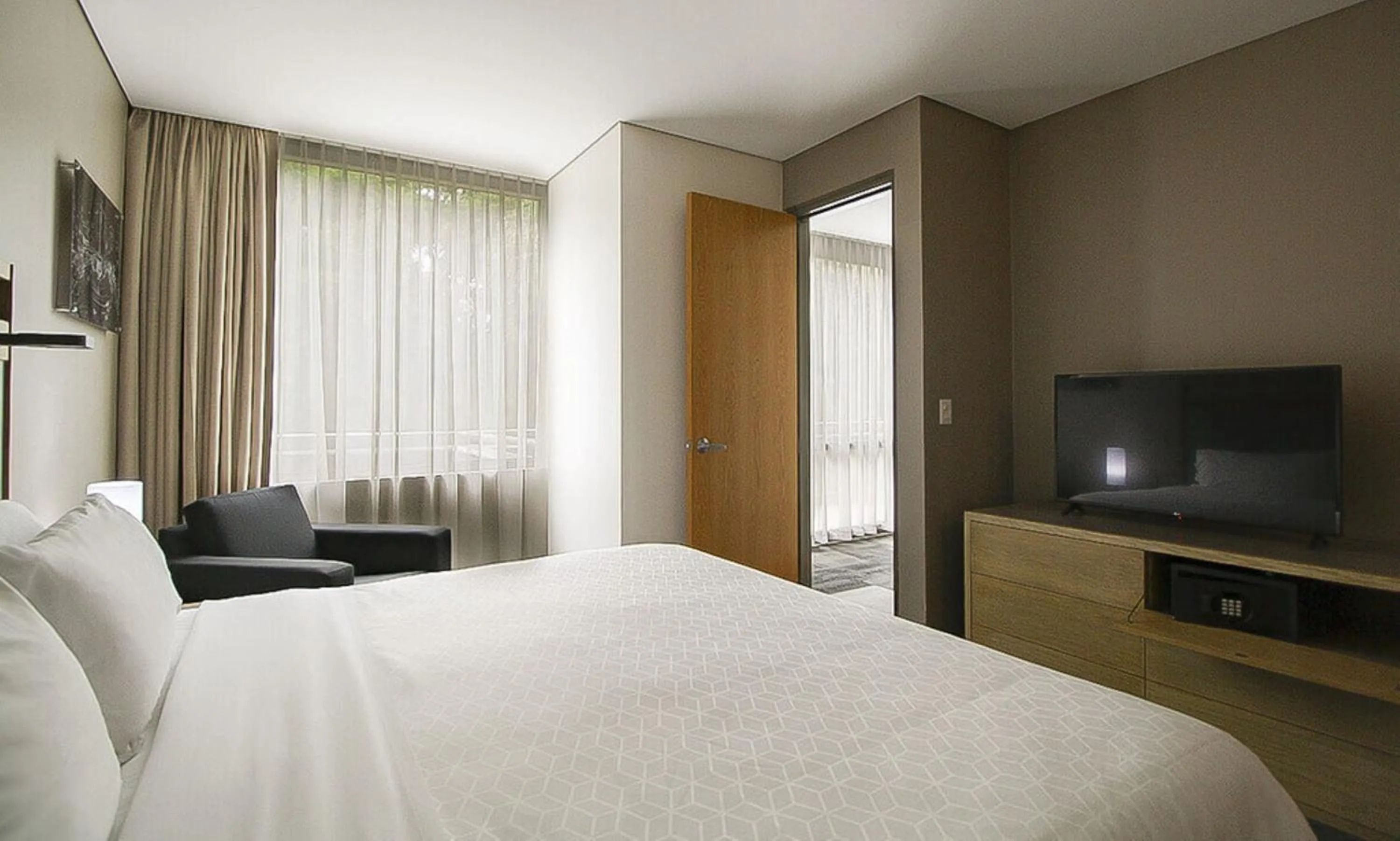 Photo of the whole room, Bed in Holiday Inn Express Mexico Reforma by IHG