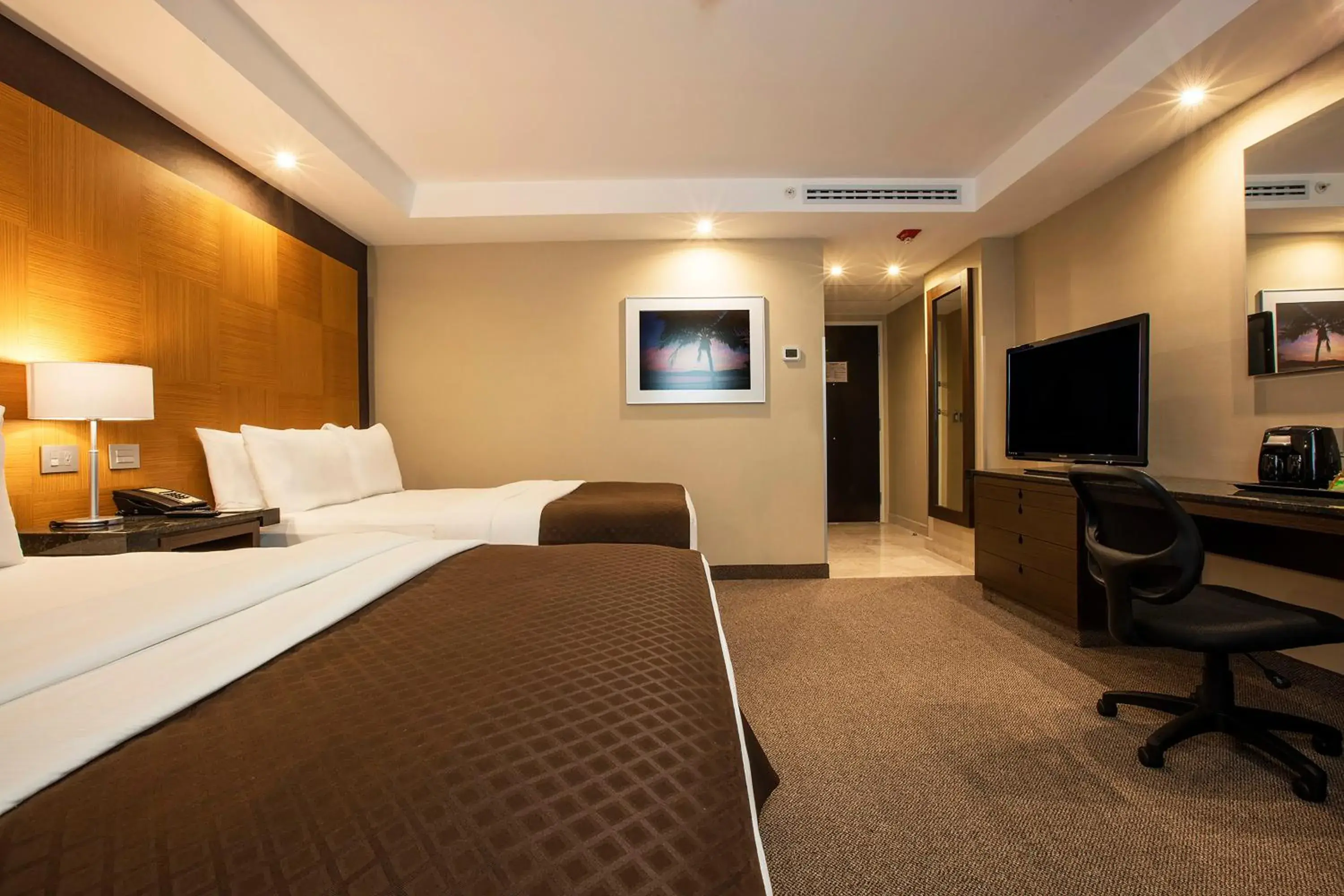 Photo of the whole room, Bed in Krystal Urban Aeropuerto Ciudad de Mexico Photo of the whole room, Bed in Krystal Urban Aeropuerto Ciudad de Mexico