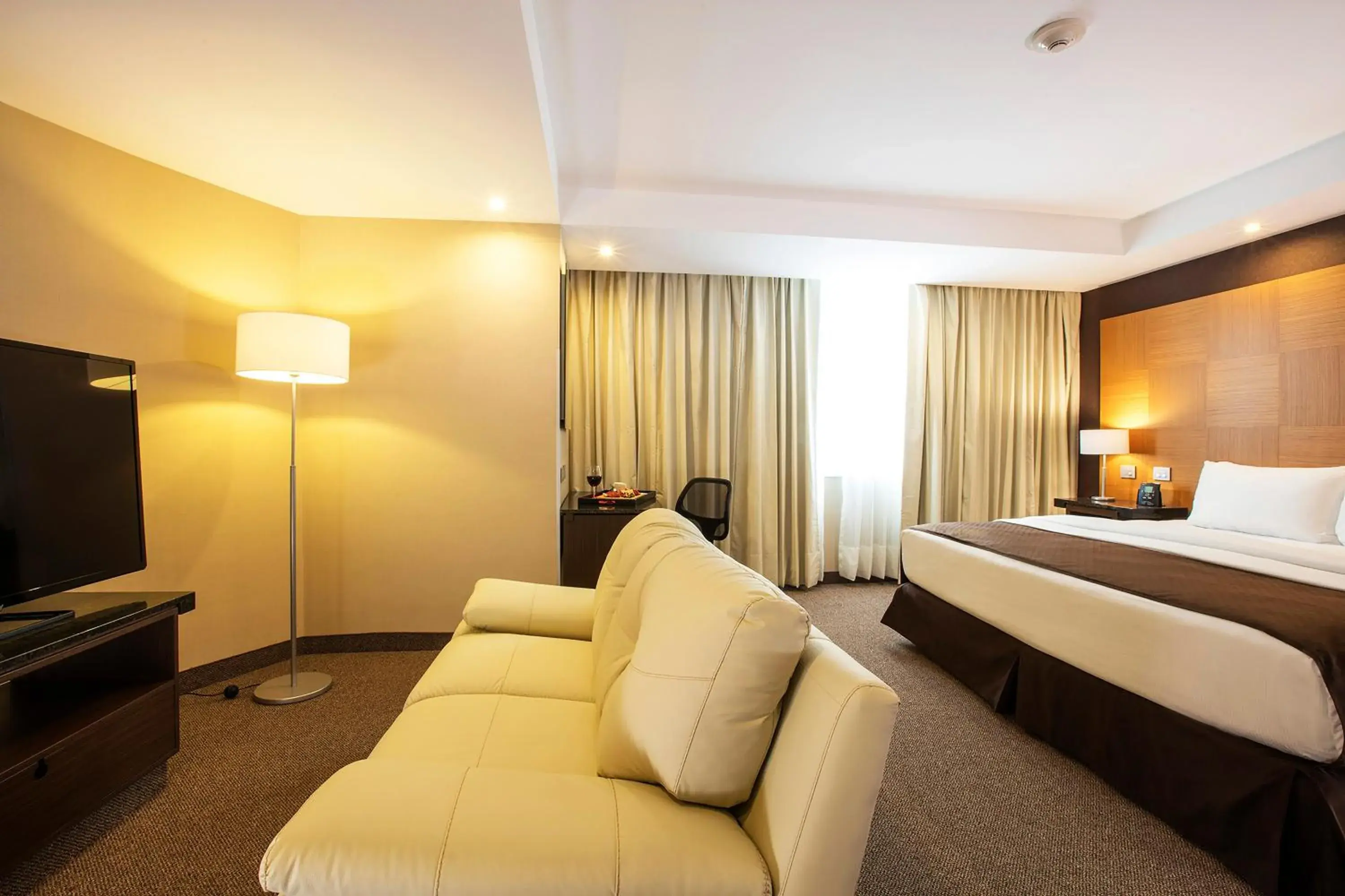 Photo of the whole room, Bed in Krystal Urban Aeropuerto Ciudad de Mexico Photo of the whole room, Bed in Krystal Urban Aeropuerto Ciudad de Mexico