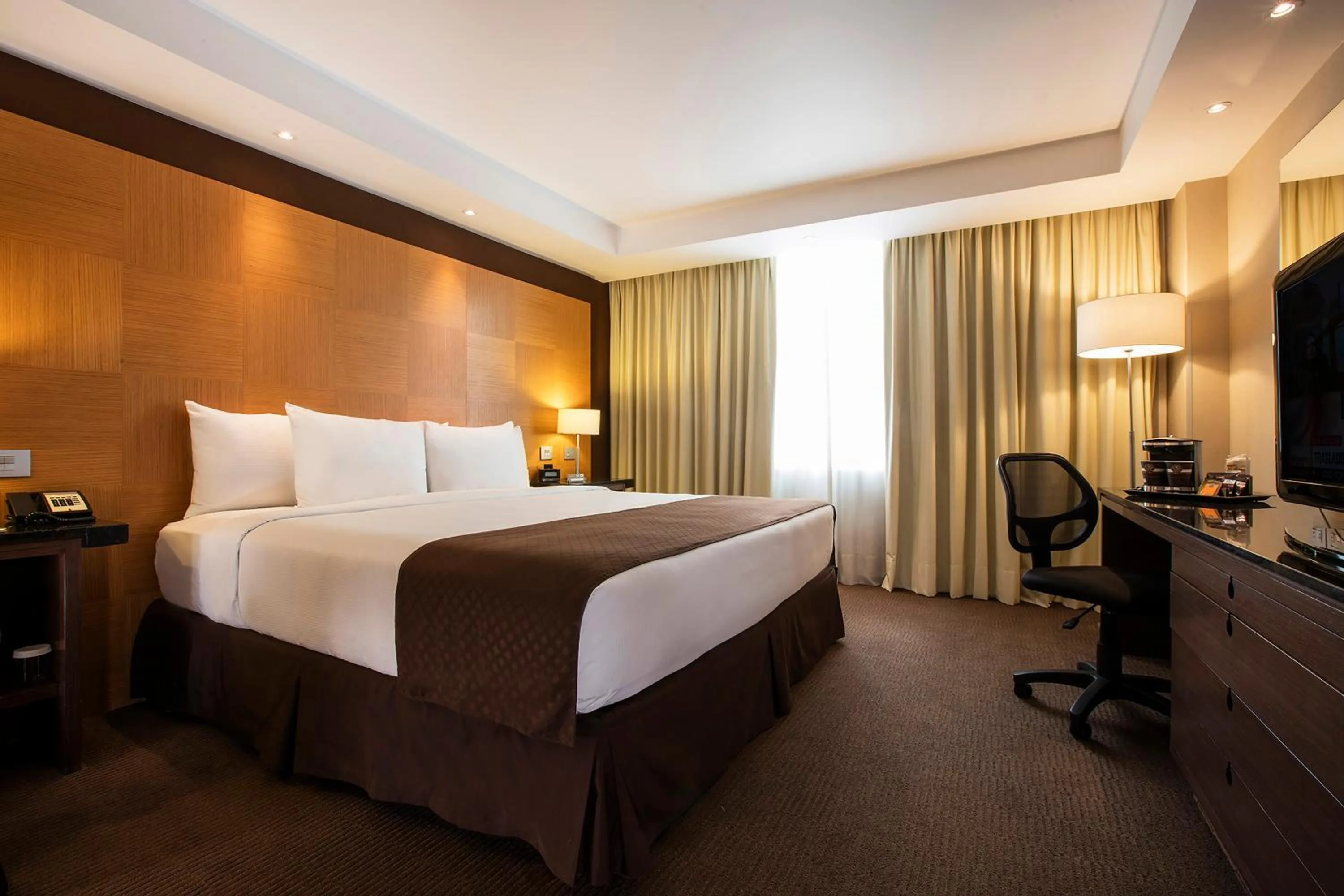 Photo of the whole room, Bed in Krystal Urban Aeropuerto Ciudad de Mexico