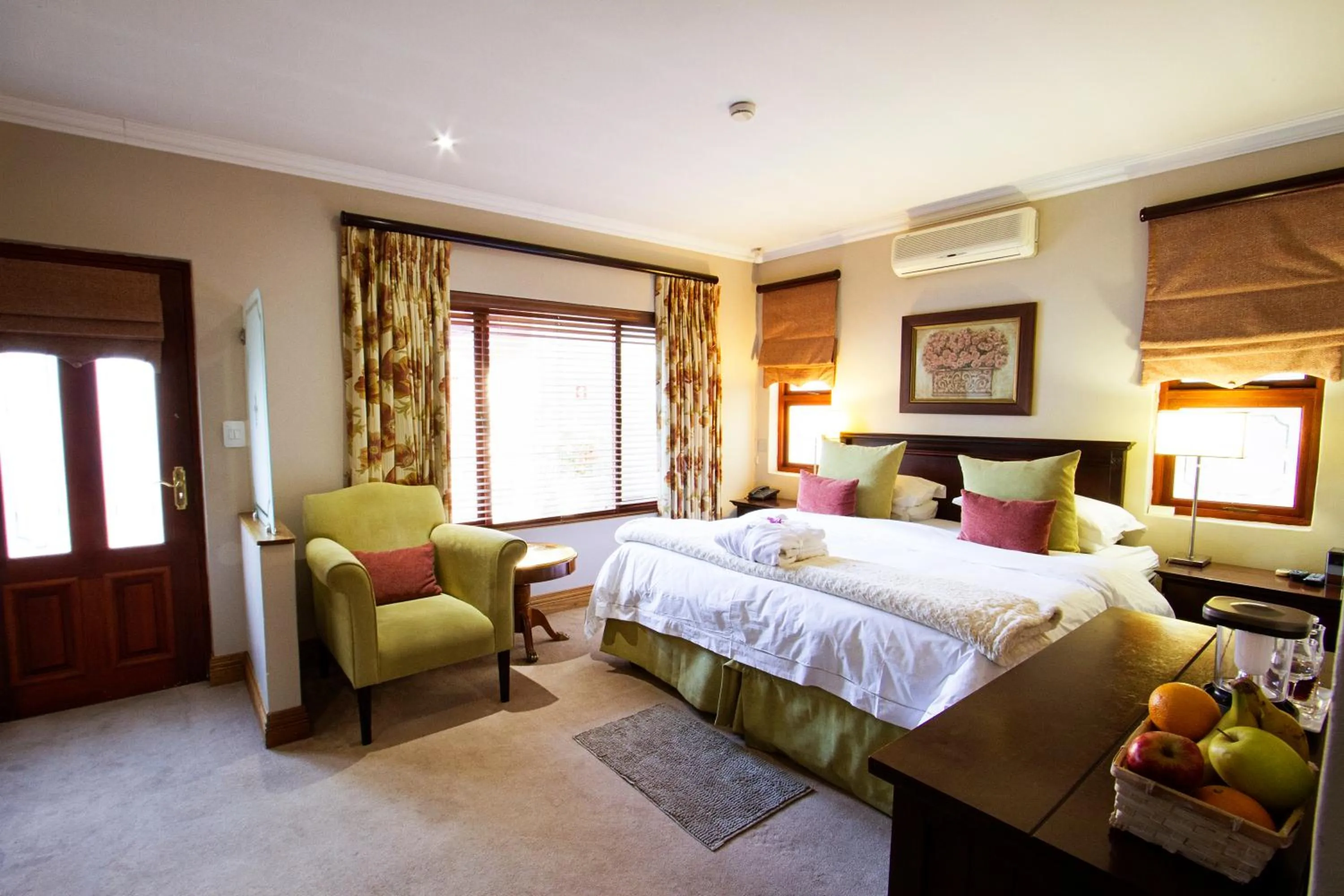 Photo of the whole room, Bed in Bellgrove Guest House Sandton