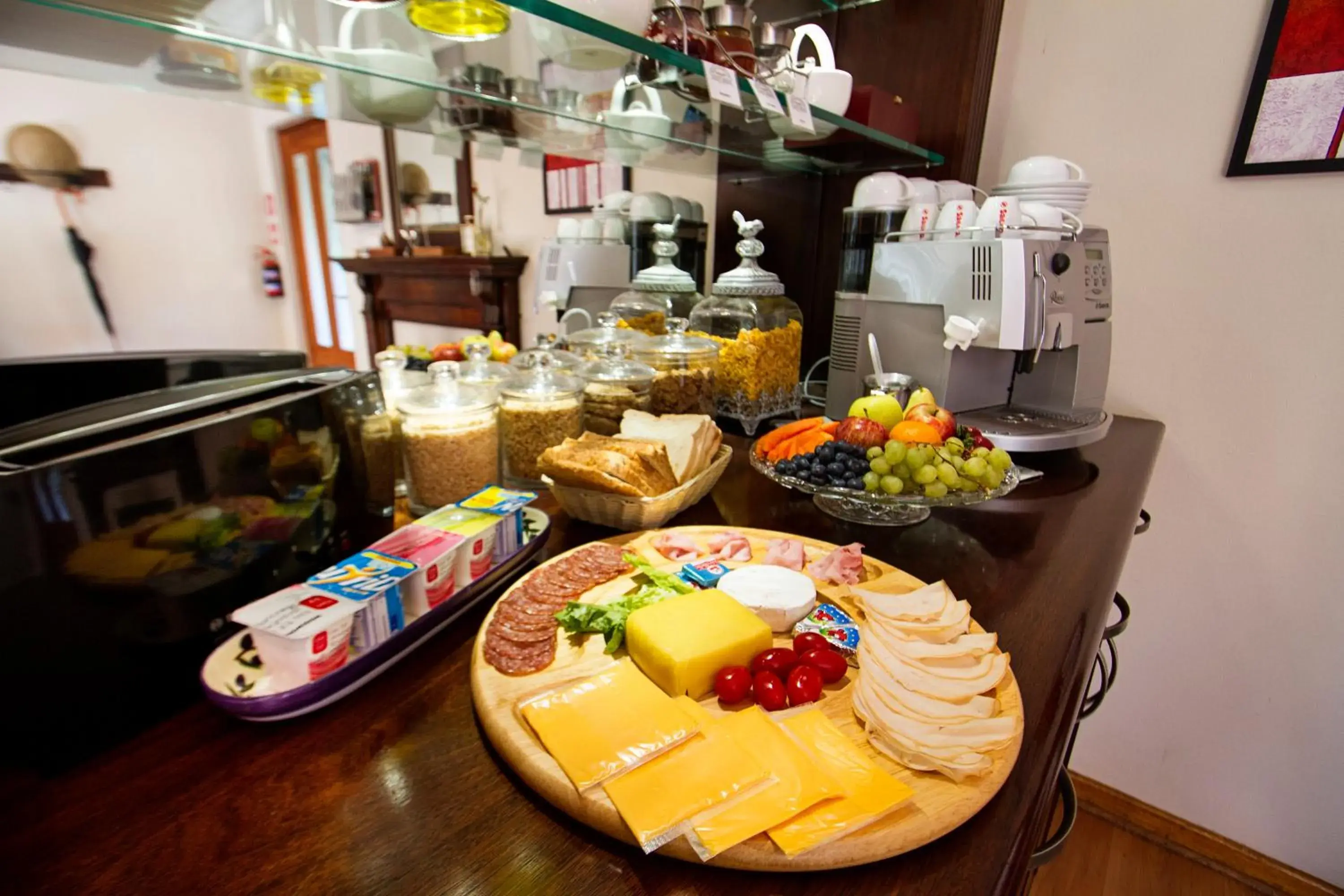 Restaurant/places to eat in Bellgrove Guest House Sandton Restaurant/places to eat in Bellgrove Guest House Sandton