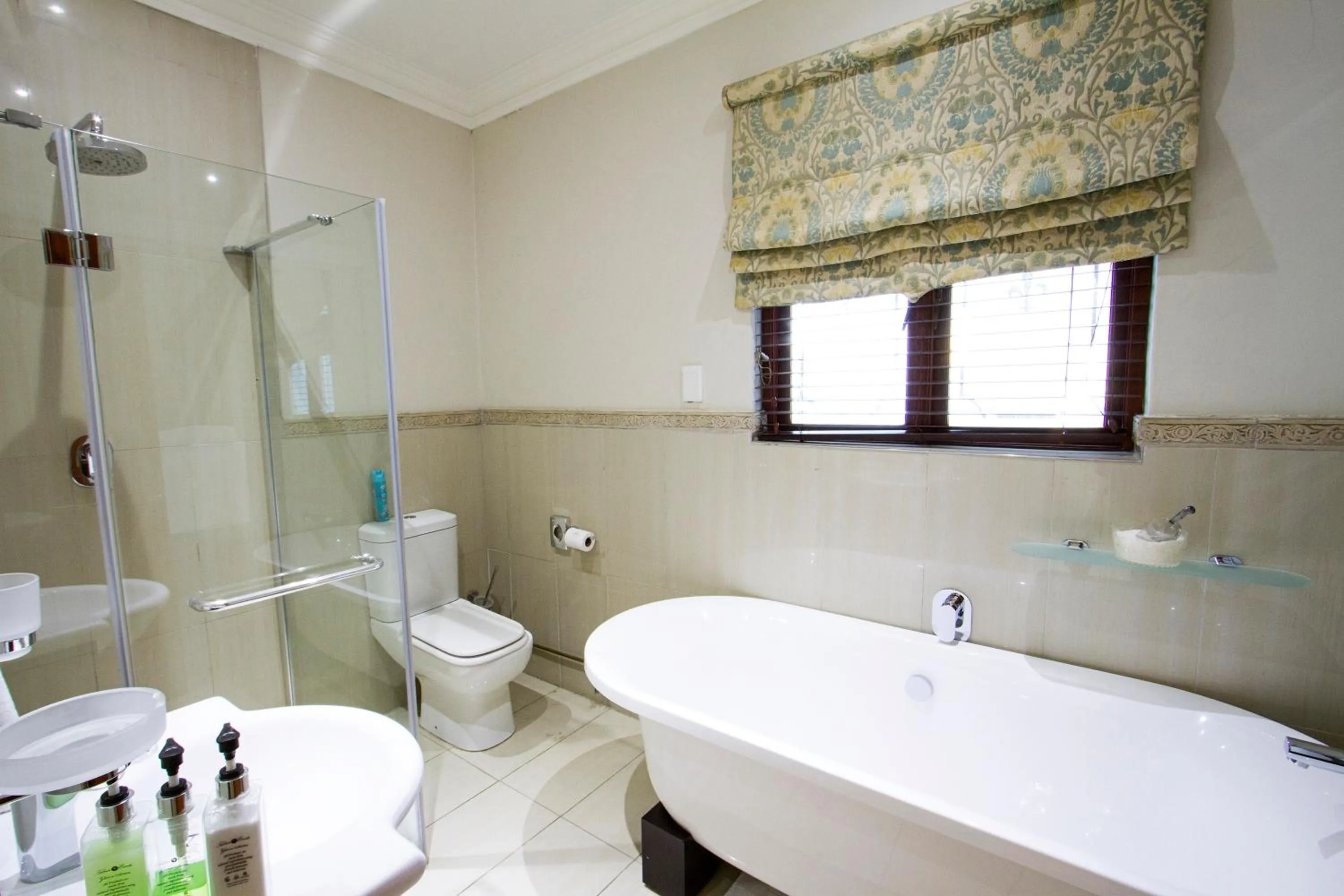 Bathroom in Bellgrove Guest House Sandton