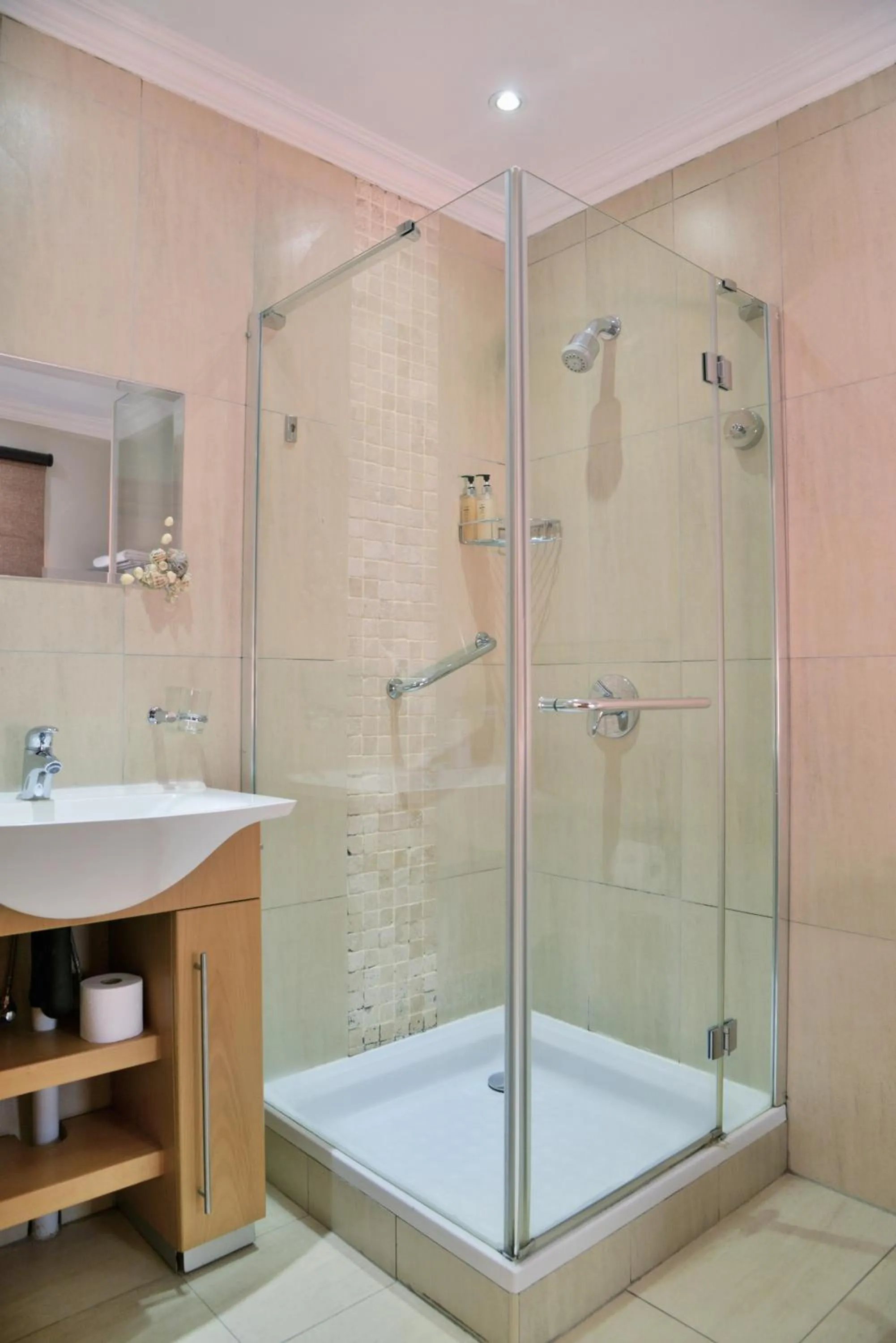 Bathroom in Bellgrove Guest House Sandton