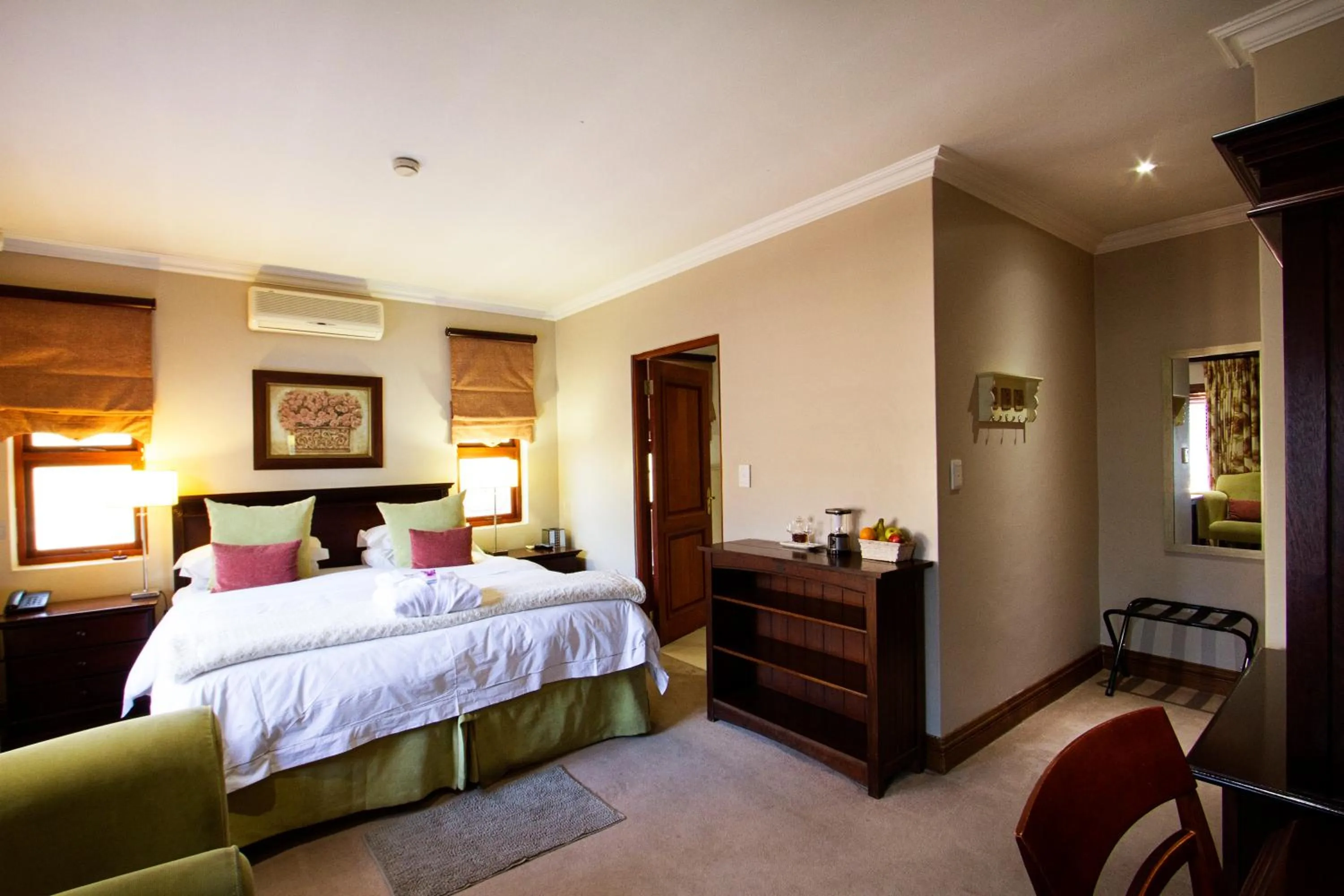 Photo of the whole room, Bed in Bellgrove Guest House Sandton