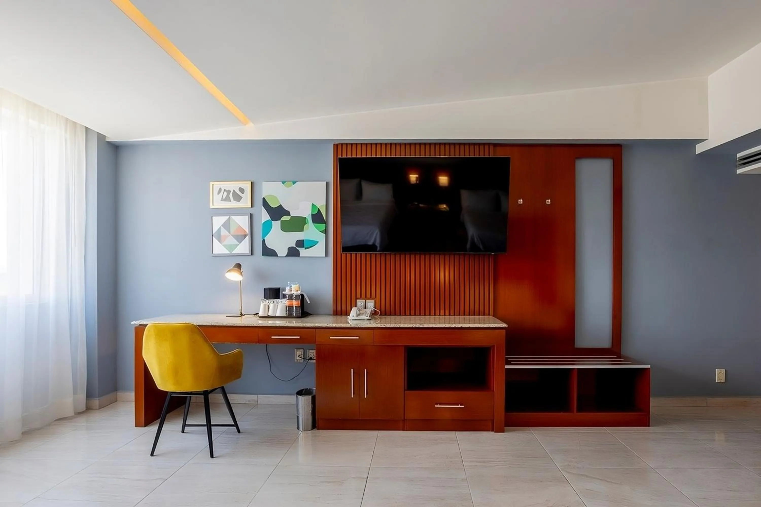 TV and multimedia in Holiday Inn Puebla Finsa by IHG