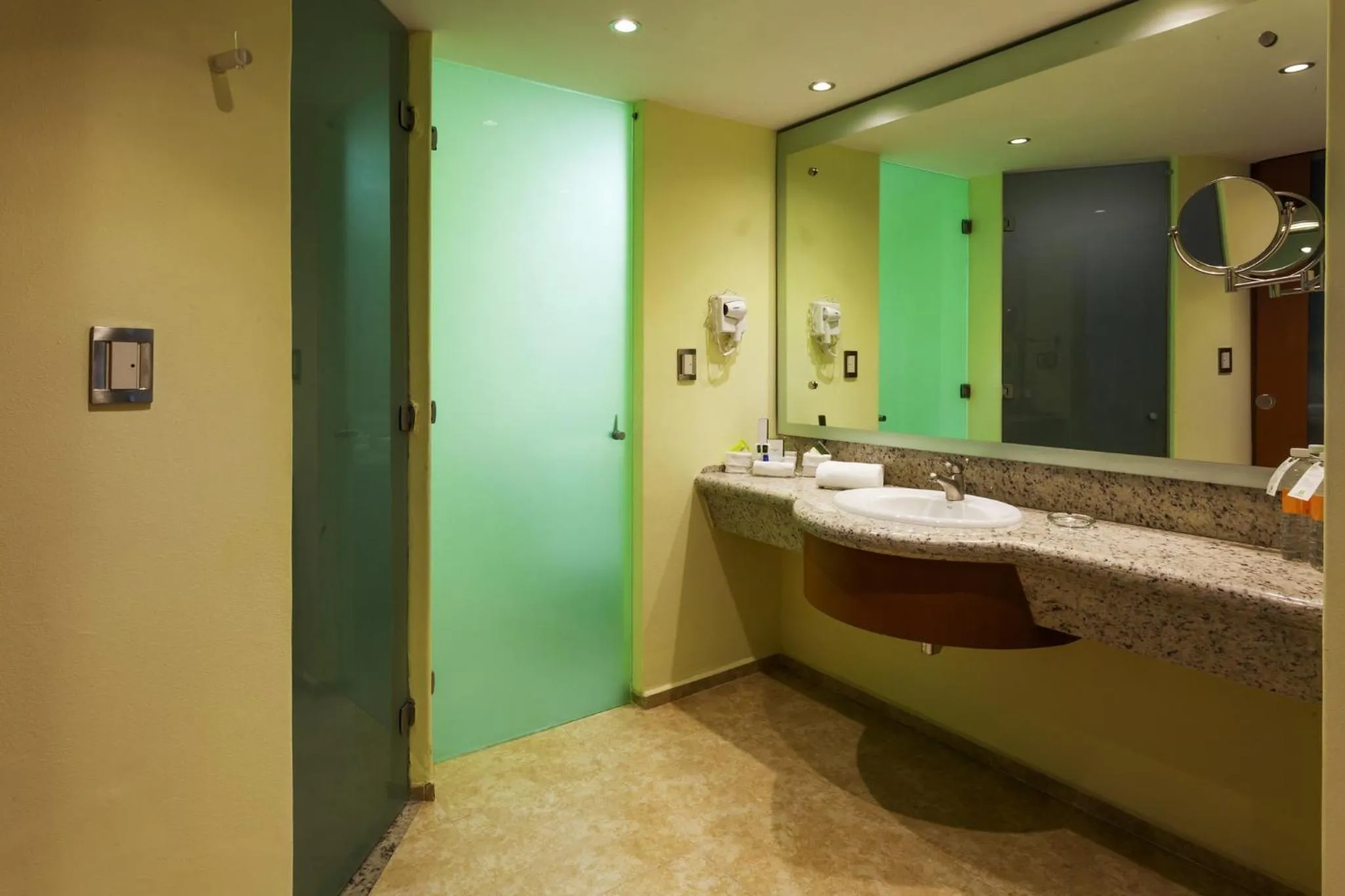 Photo of the whole room in Holiday Inn Puebla Finsa by IHG