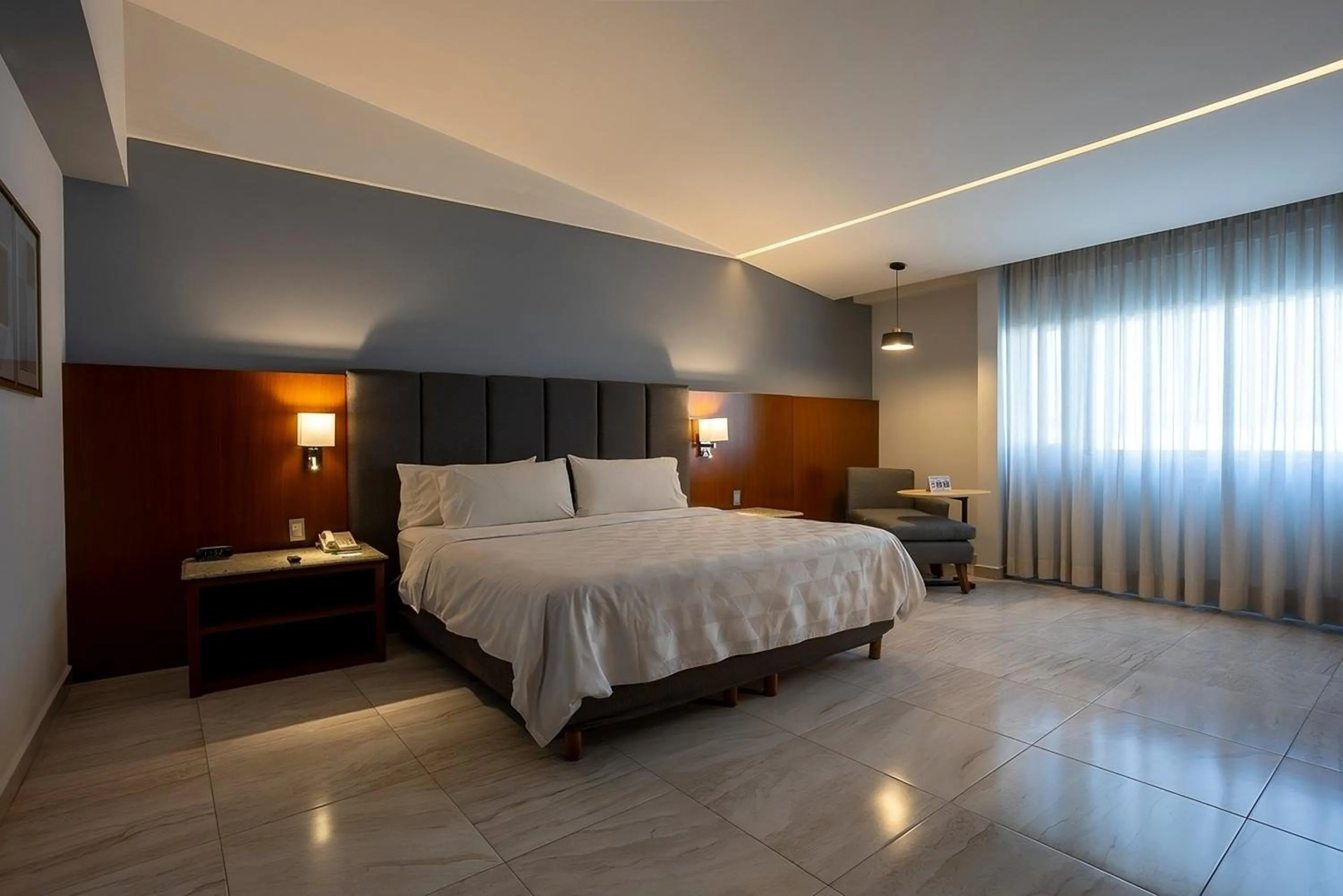 Photo of the whole room, Bed in Holiday Inn Puebla Finsa by IHG