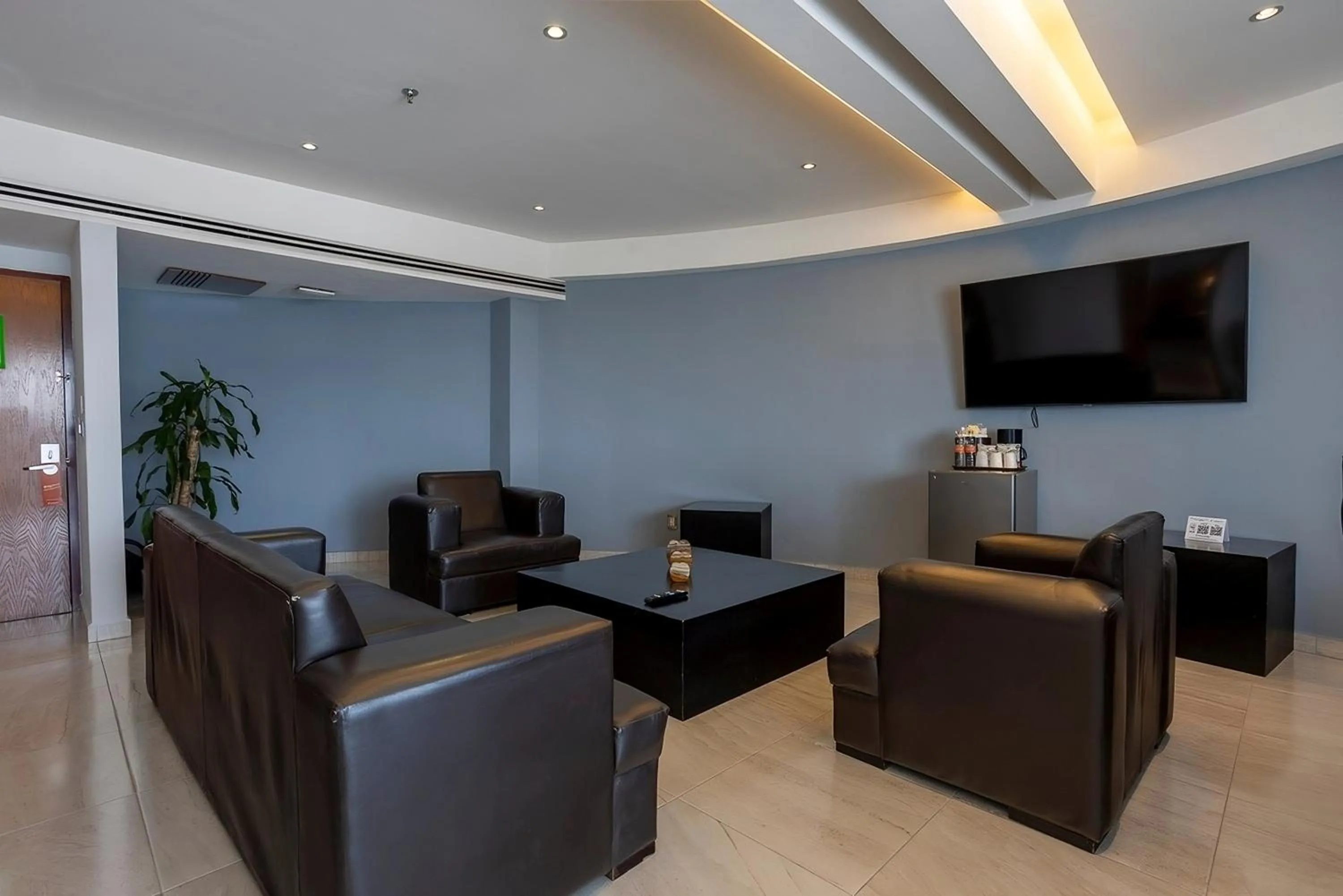 Living room in Holiday Inn Puebla Finsa by IHG