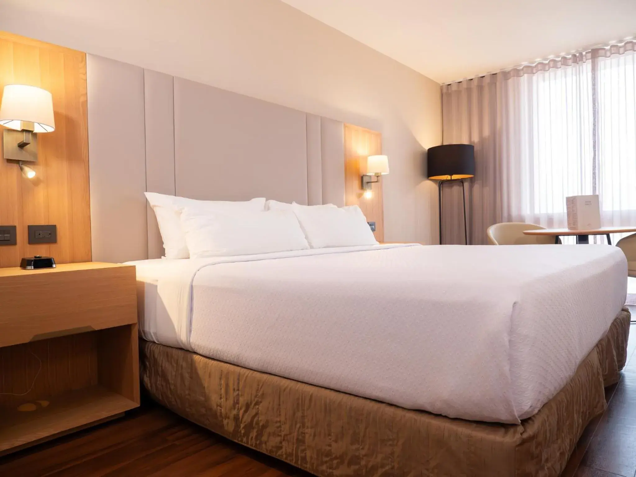 Standard King Room - Lounge Access in Crowne Plaza Hotel Monterrey by IHG Standard King Room - Lounge Access in Crowne Plaza Hotel Monterrey by IHG