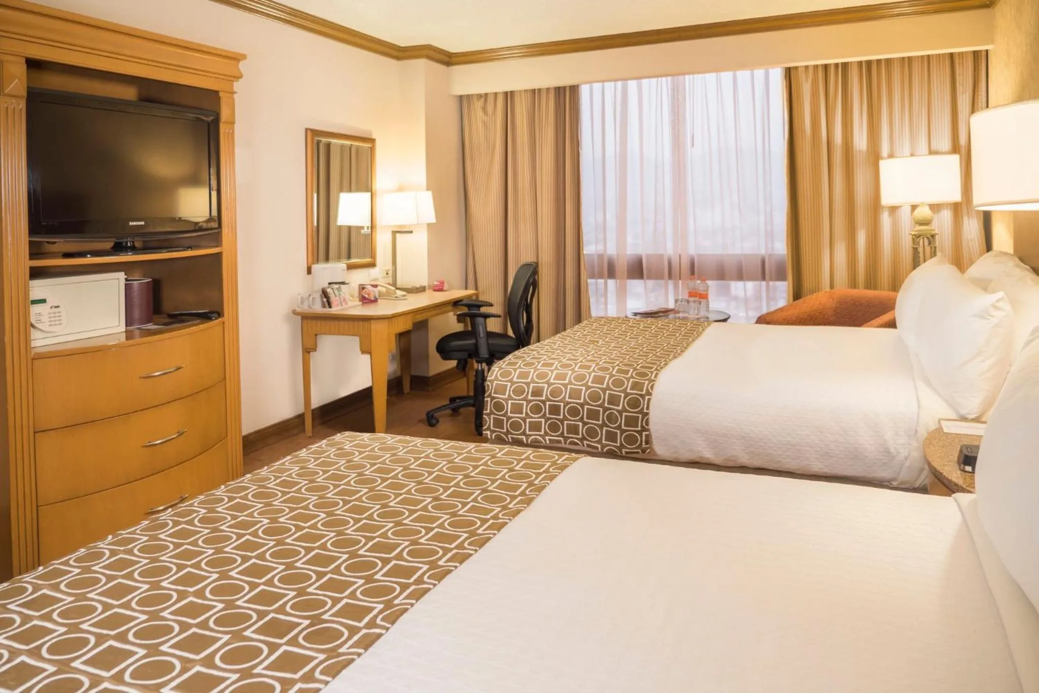 Photo of the whole room, Bed in Crowne Plaza Hotel Monterrey by IHG
