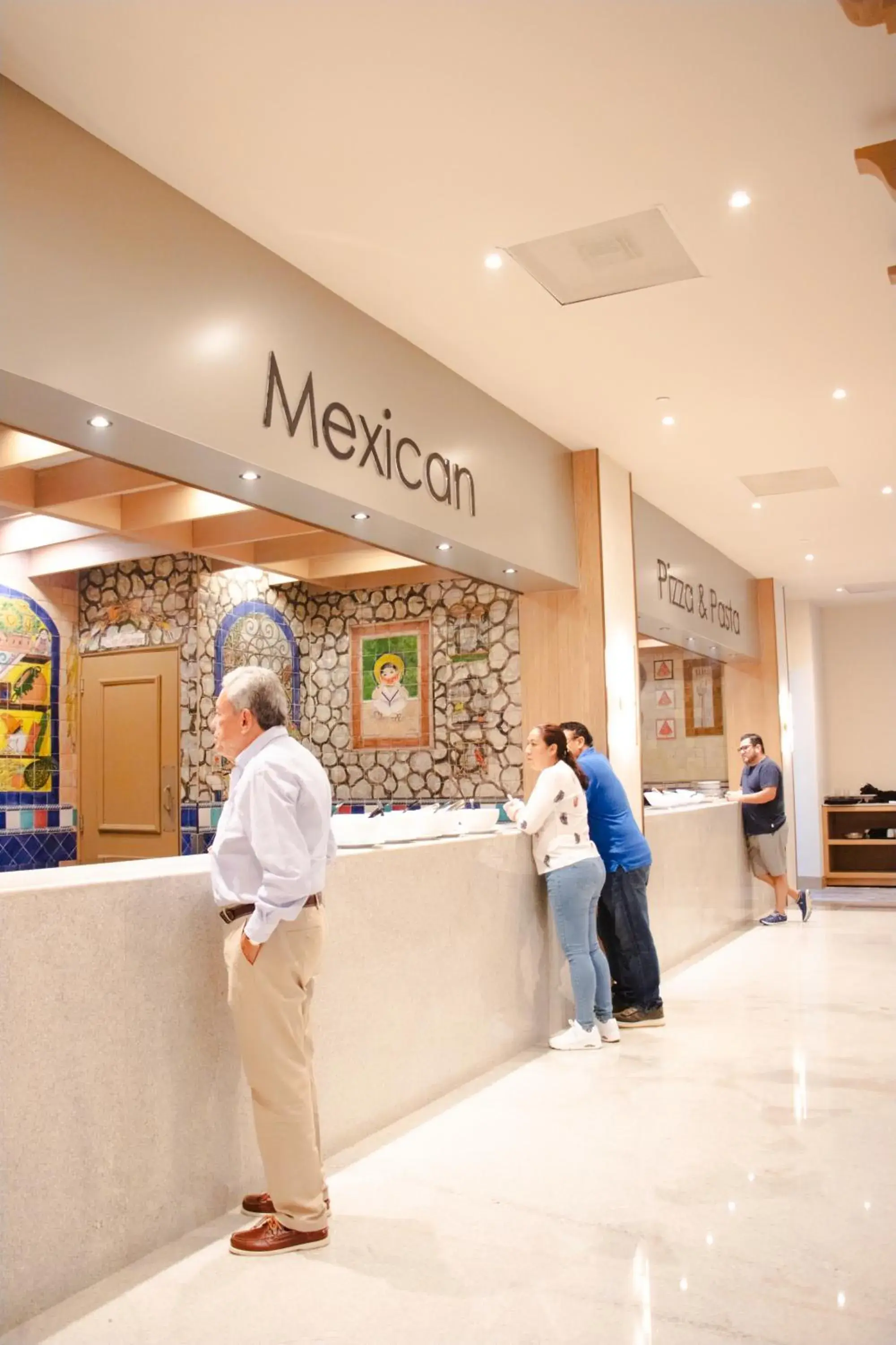 Restaurant/places to eat in Crowne Plaza Hotel Monterrey by IHG Restaurant/places to eat in Crowne Plaza Hotel Monterrey by IHG