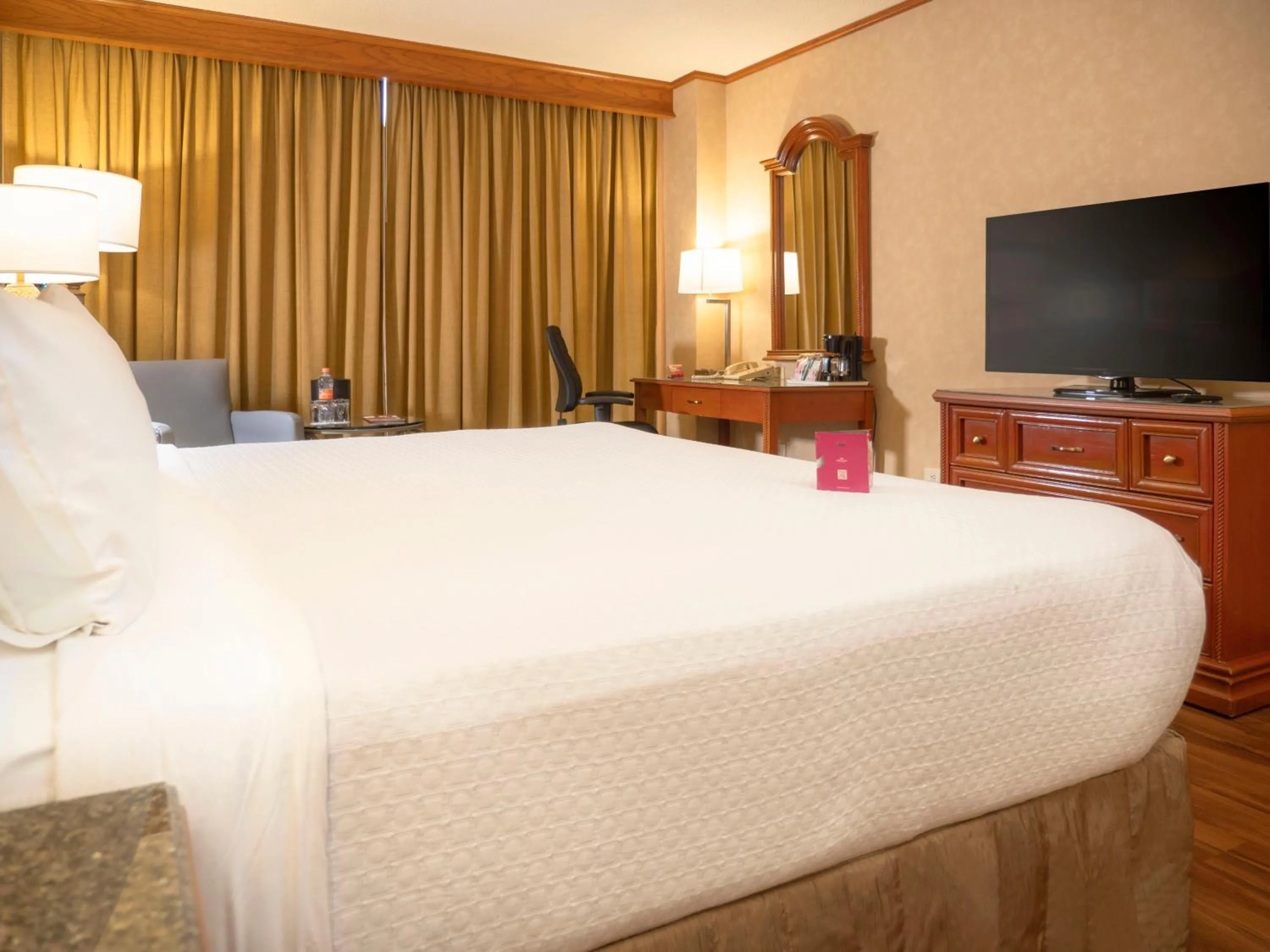 Bedroom, Bed in Crowne Plaza Hotel Monterrey by IHG