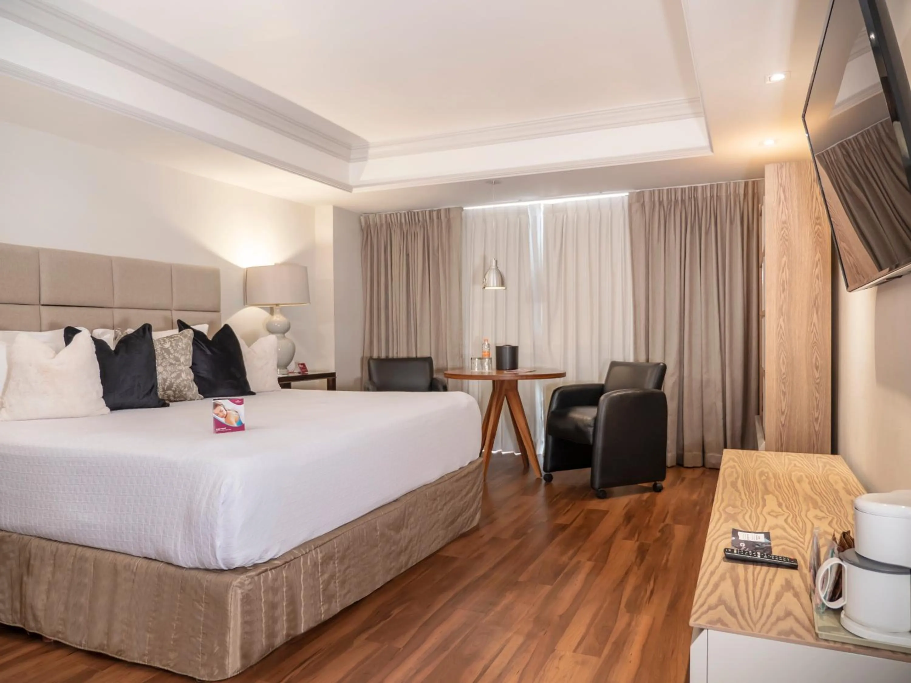 Photo of the whole room, Bed in Crowne Plaza Hotel Monterrey by IHG