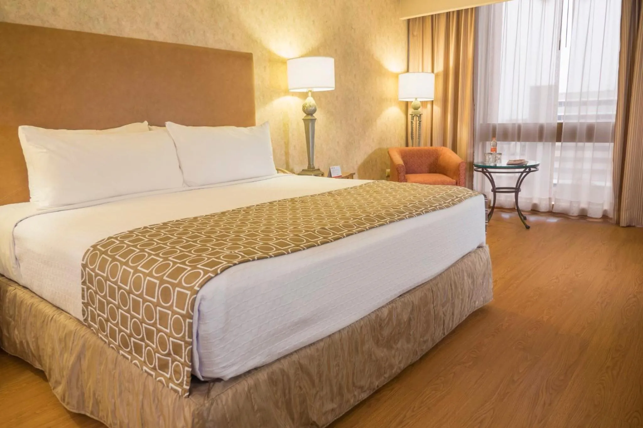 Photo of the whole room, Bed in Crowne Plaza Hotel Monterrey by IHG