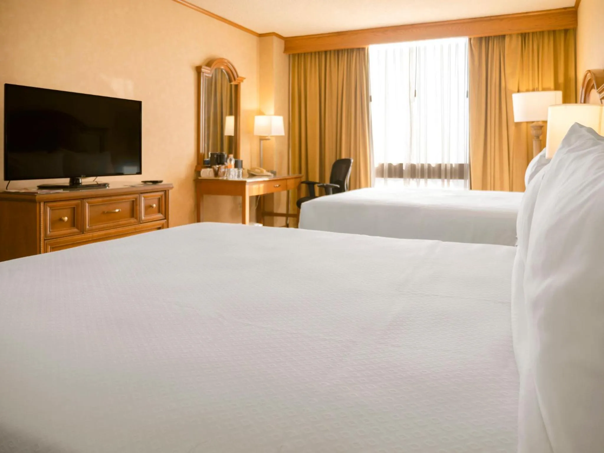 Photo of the whole room, Bed in Crowne Plaza Hotel Monterrey by IHG
