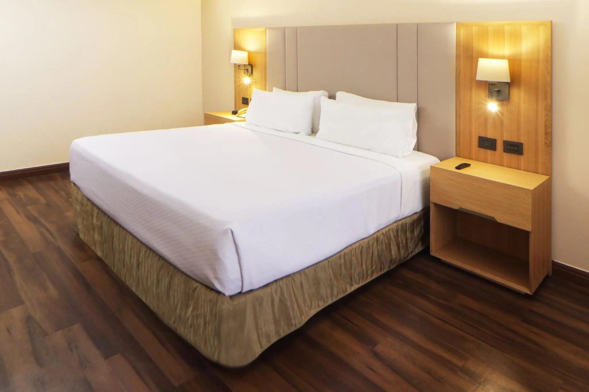 Photo of the whole room, Bed in Crowne Plaza Hotel Monterrey by IHG