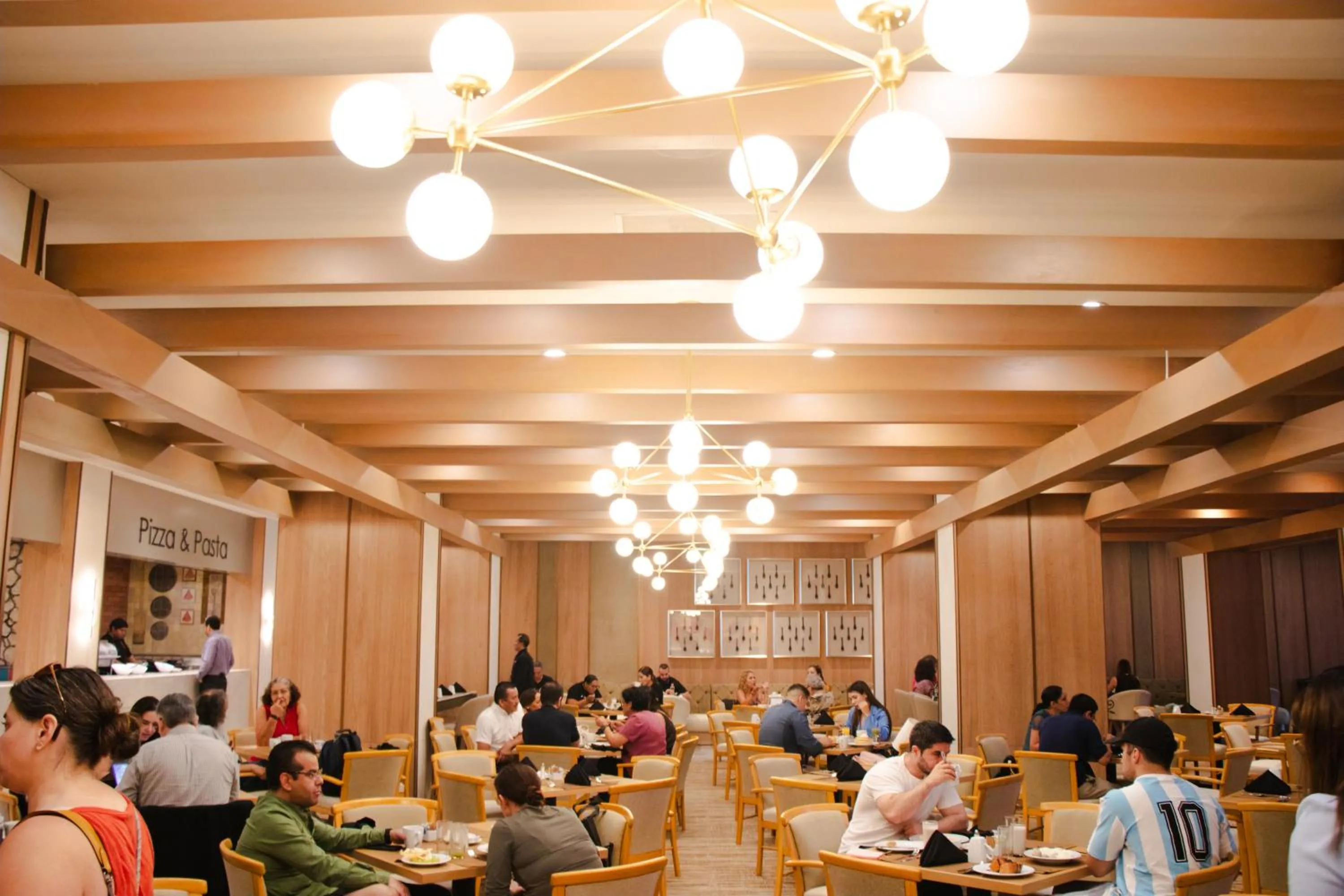 Restaurant/places to eat in Crowne Plaza Hotel Monterrey by IHG